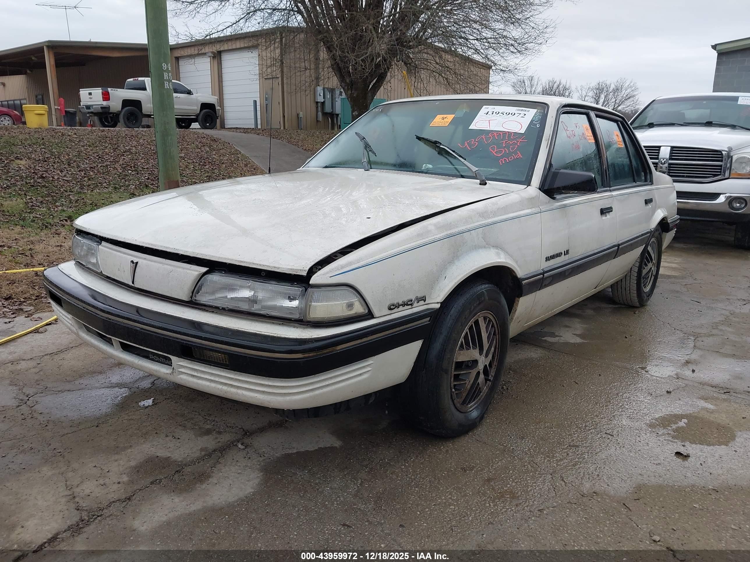 PONTIAC SUNBIRD image 2