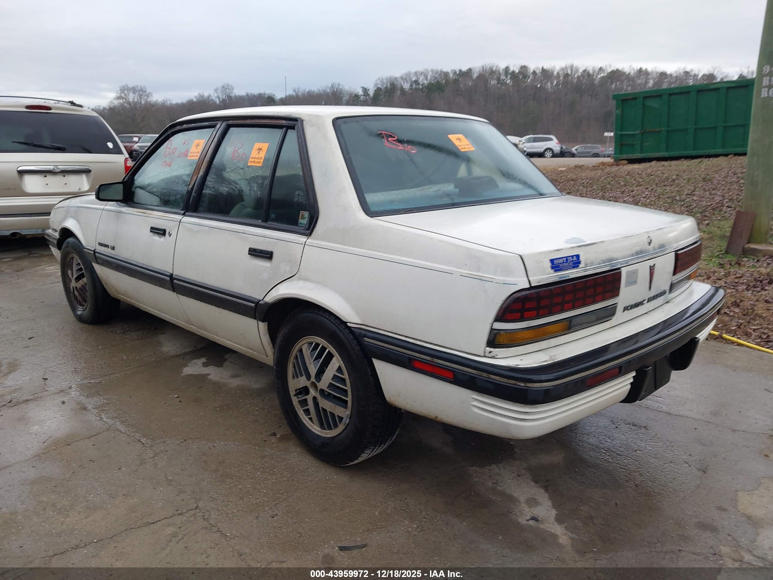 PONTIAC SUNBIRD image 3