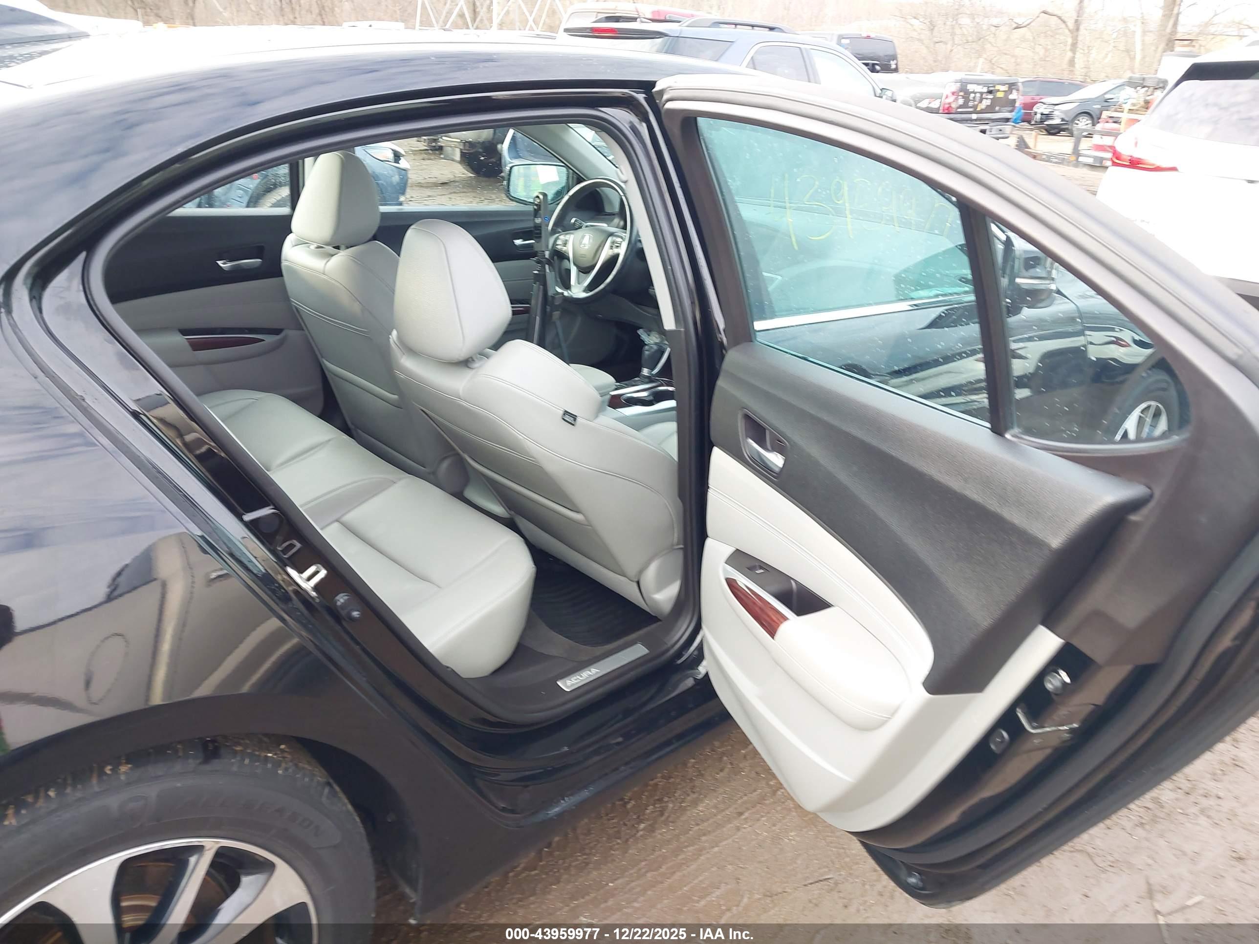 ACURA TLX image 8