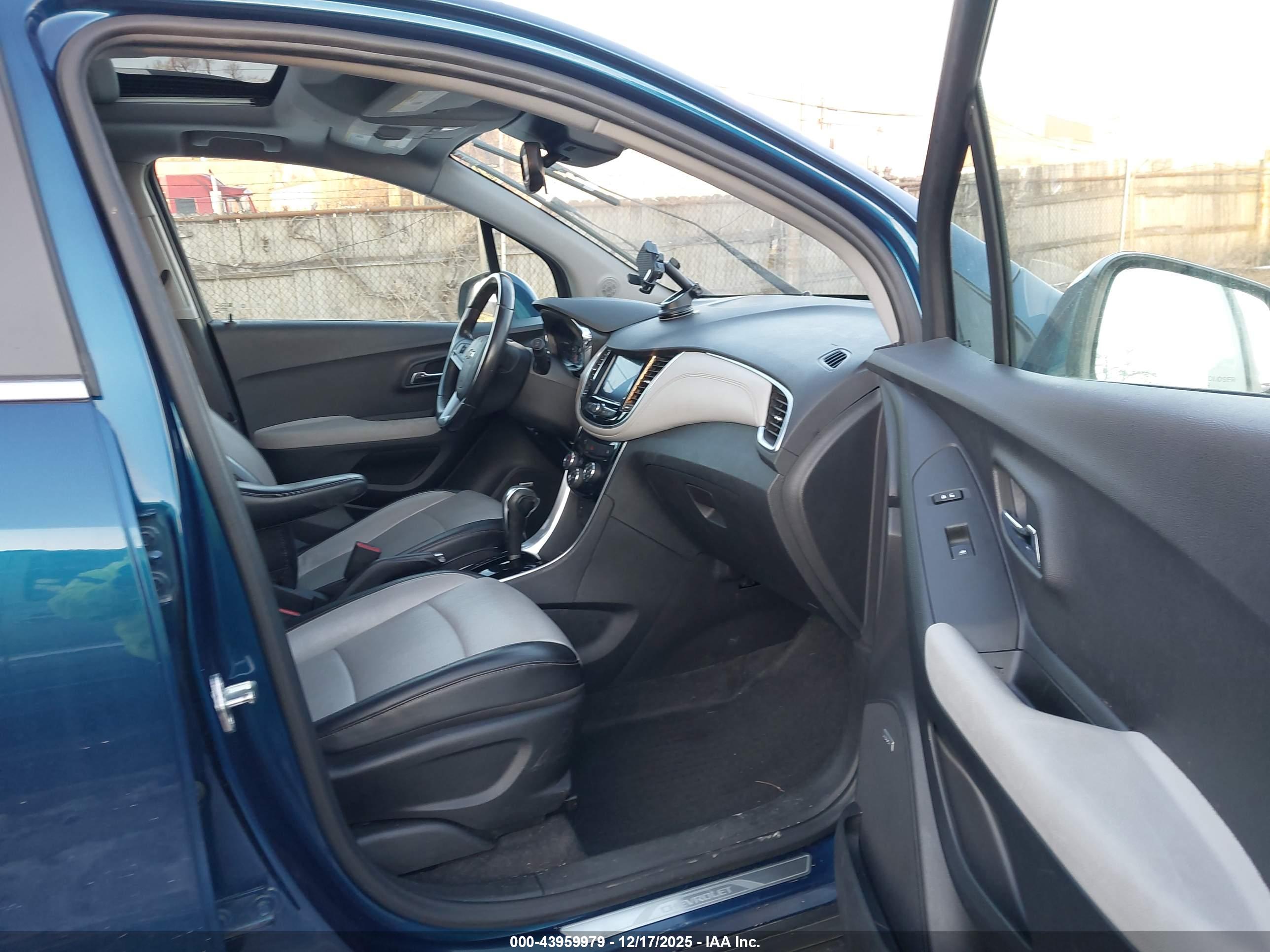 CHEVROLET TRAX image 5