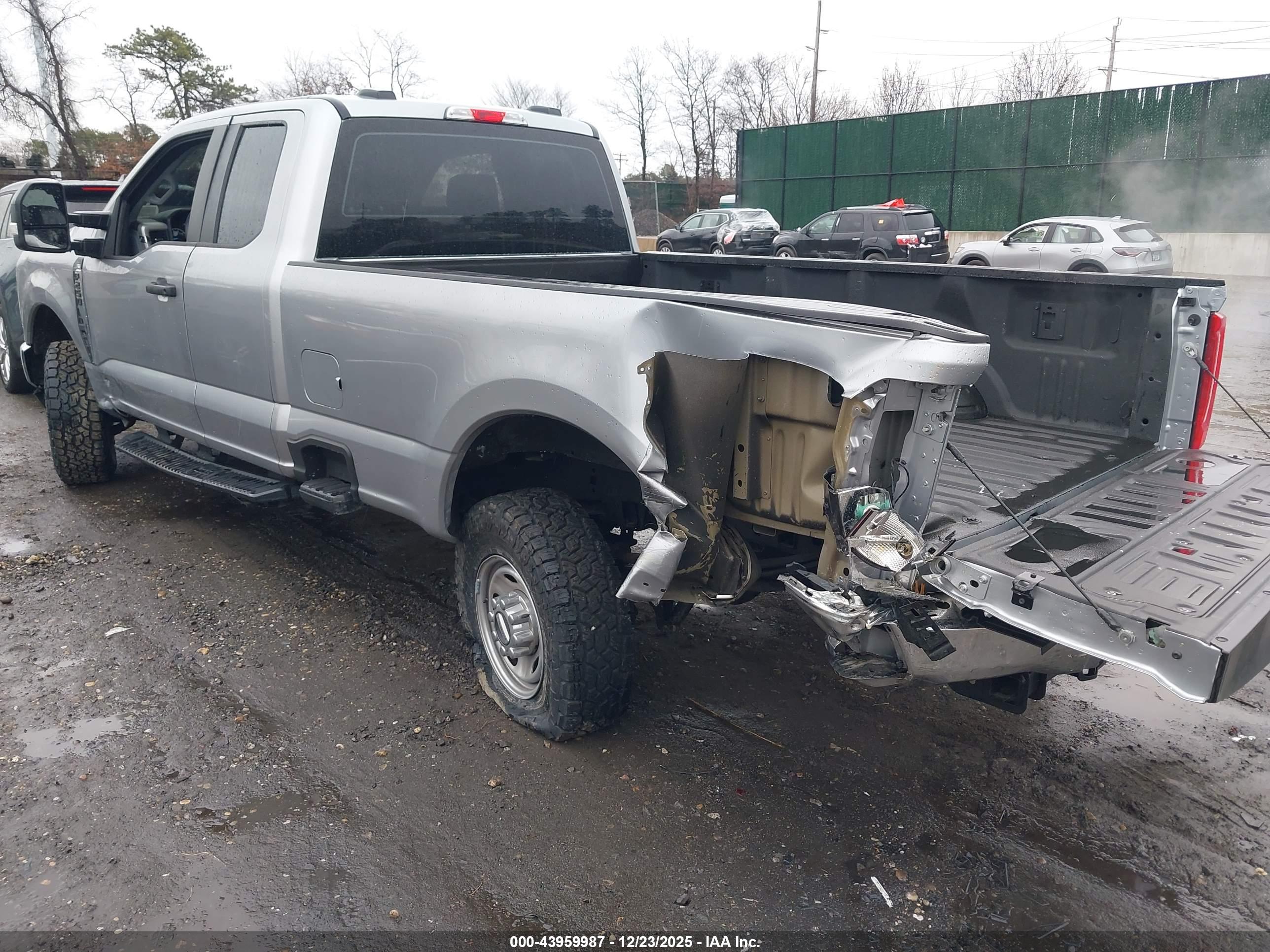 FORD F-250 image 3