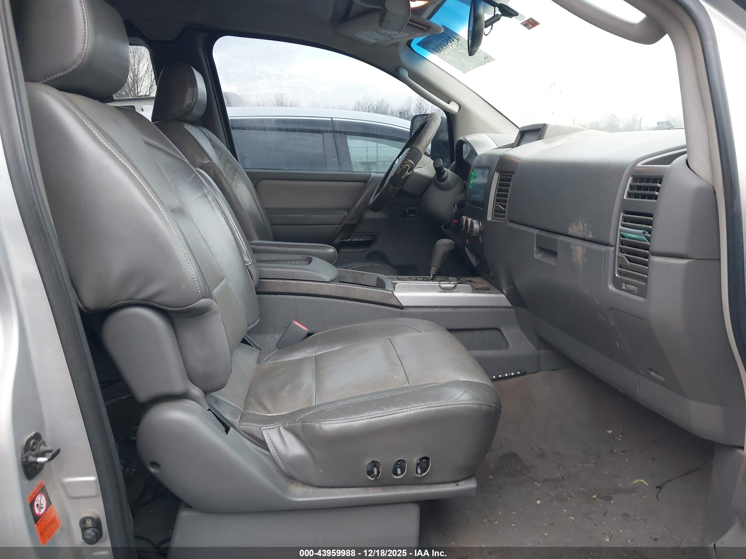 NISSAN TITAN image 5