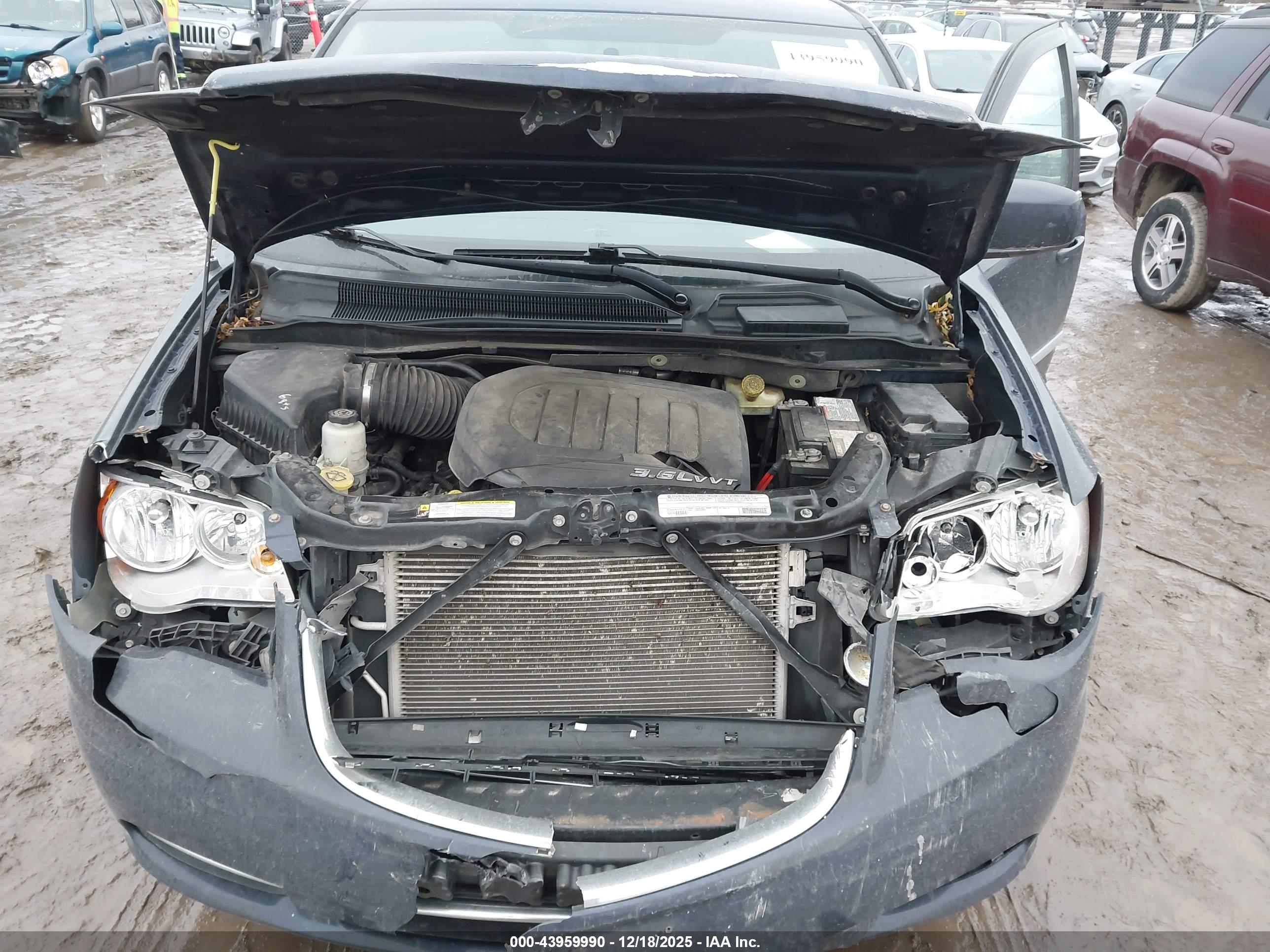 CHRYSLER TOWN image 10