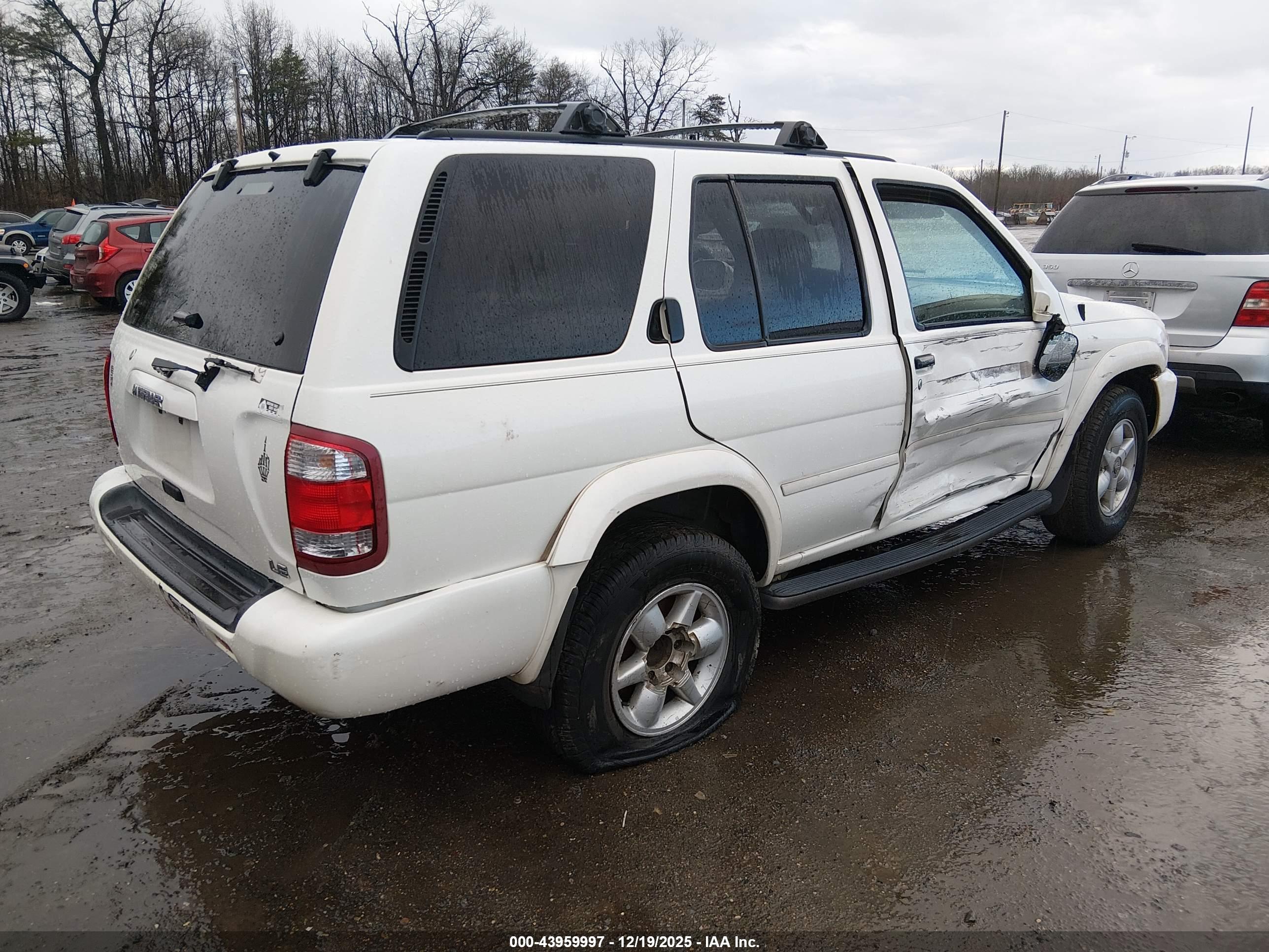 NISSAN PATHFINDER image 4