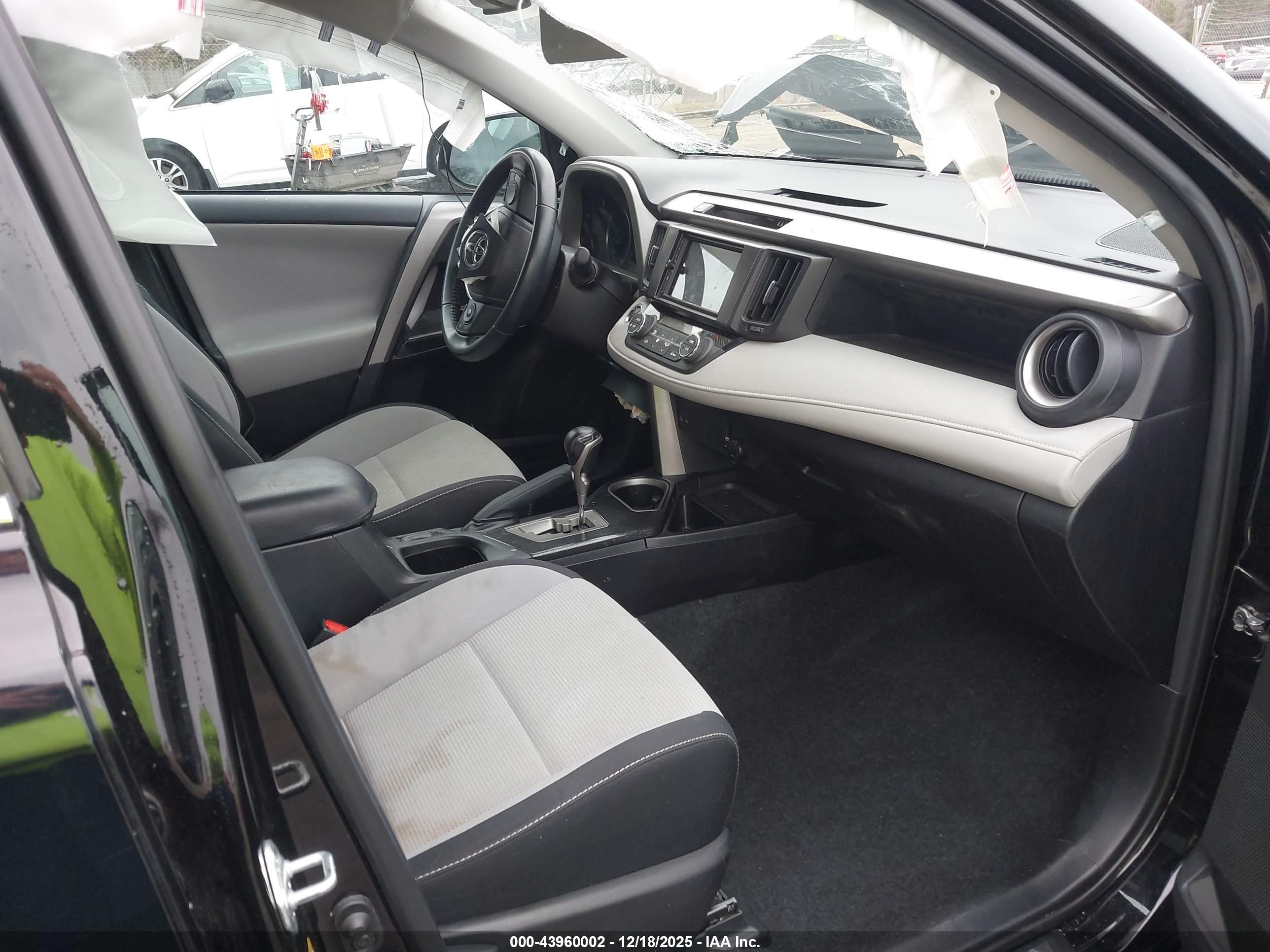 TOYOTA RAV4 image 5