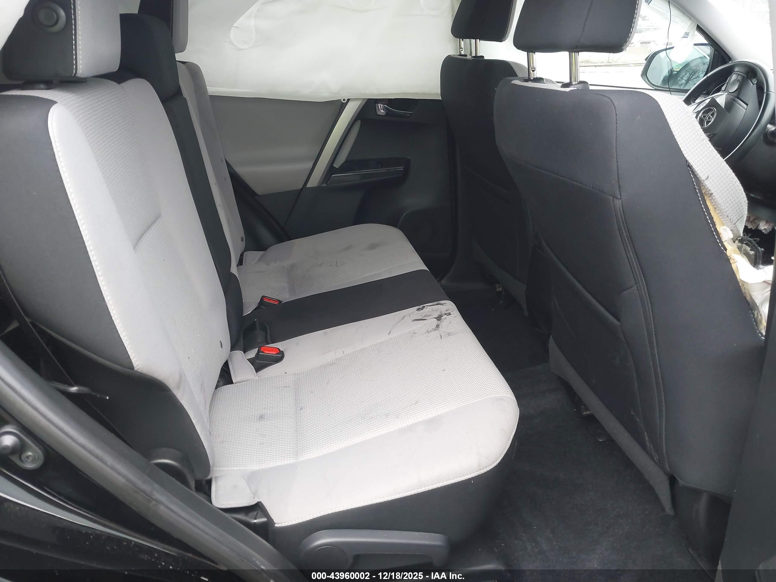 TOYOTA RAV4 image 8