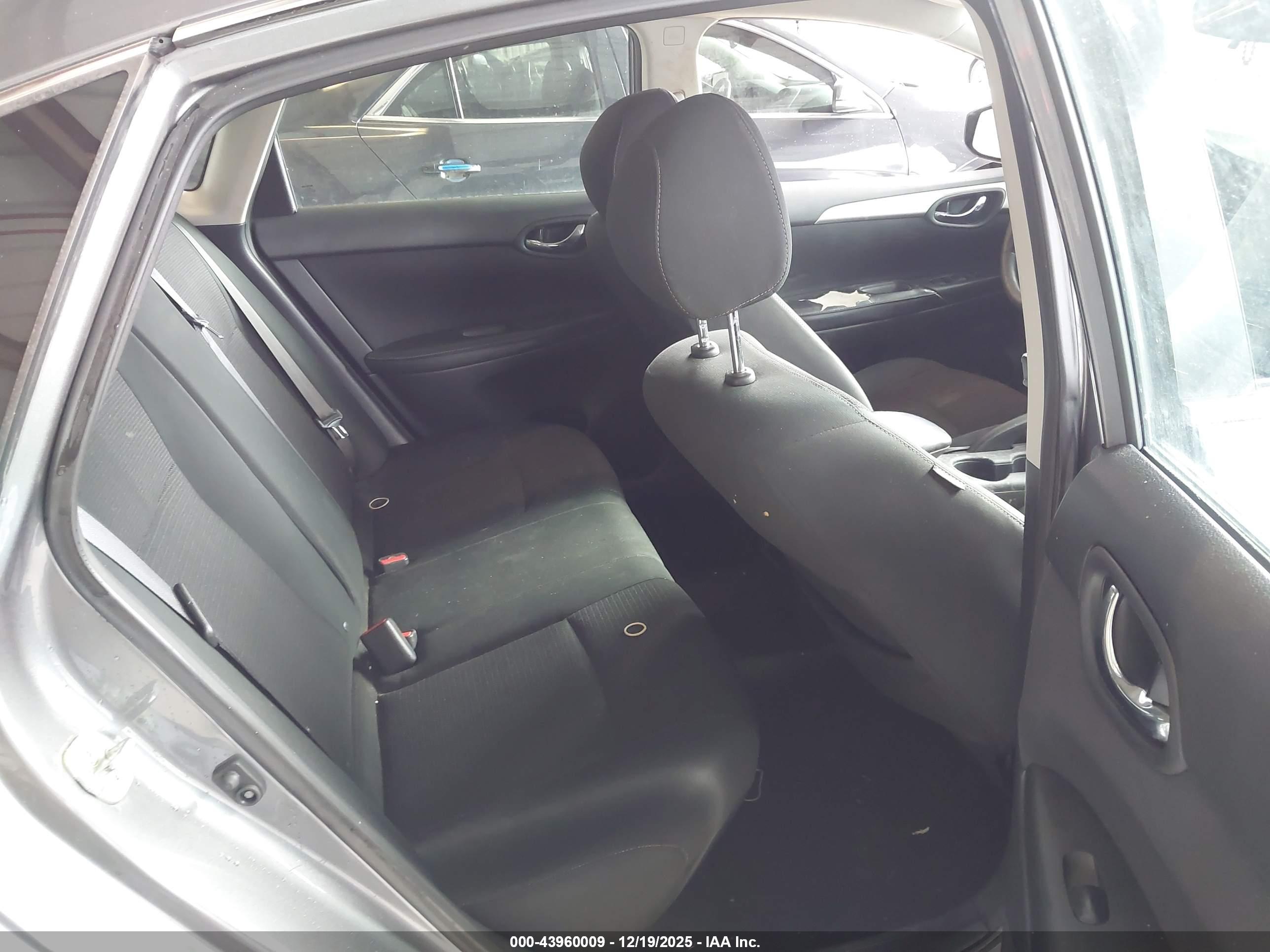 NISSAN SENTRA image 8