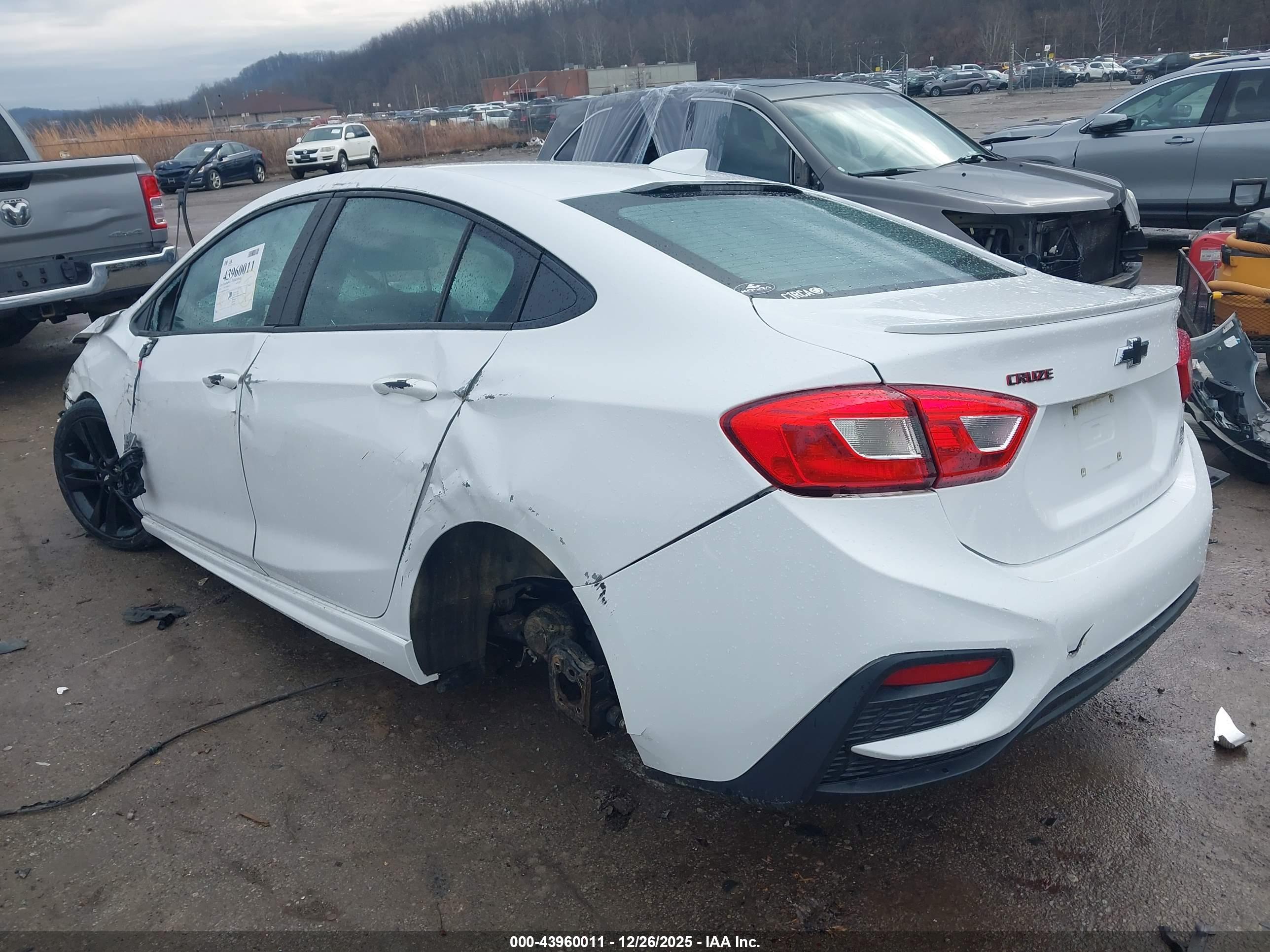 CHEVROLET CRUZE image 3