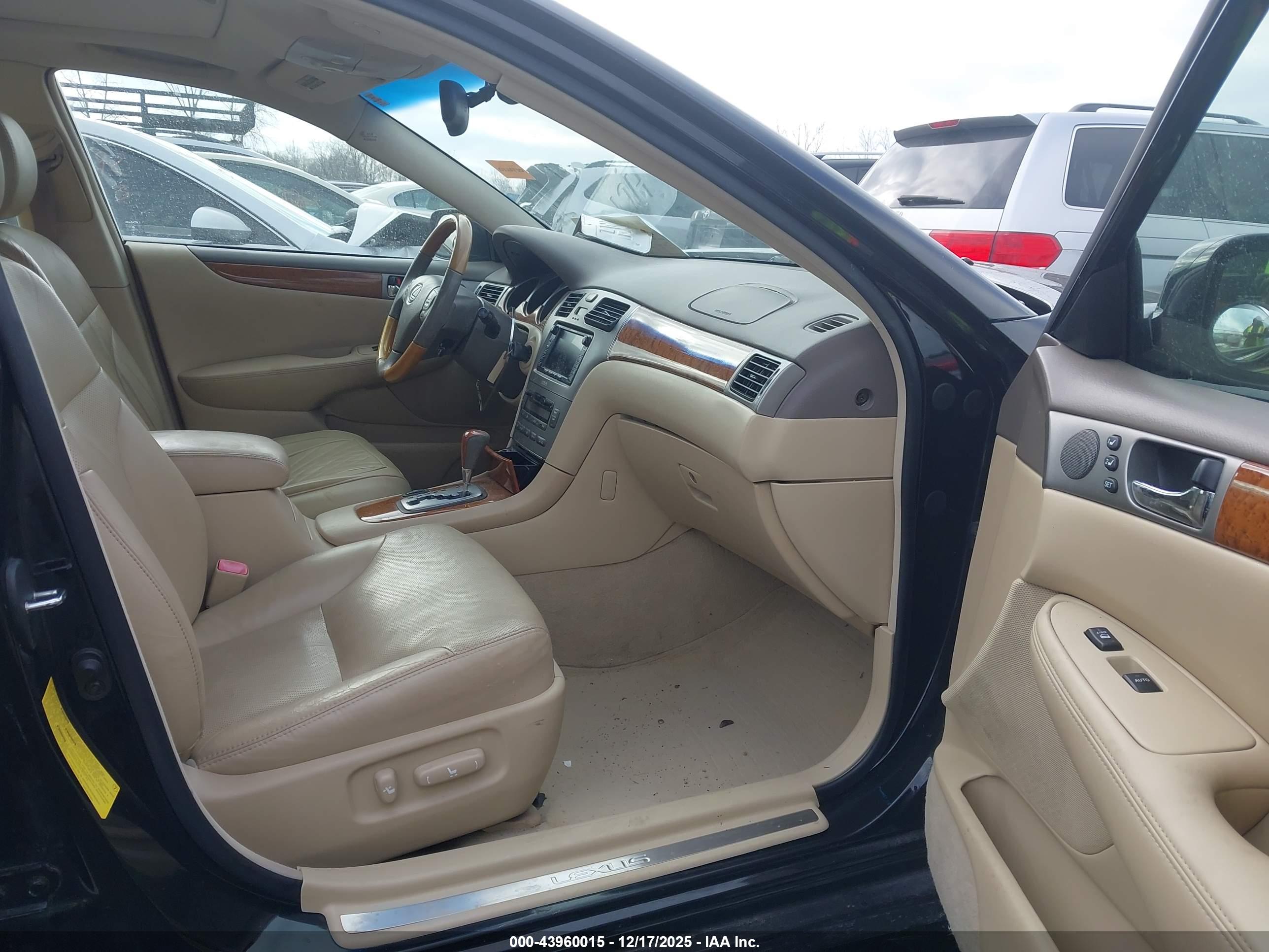 LEXUS ES image 5