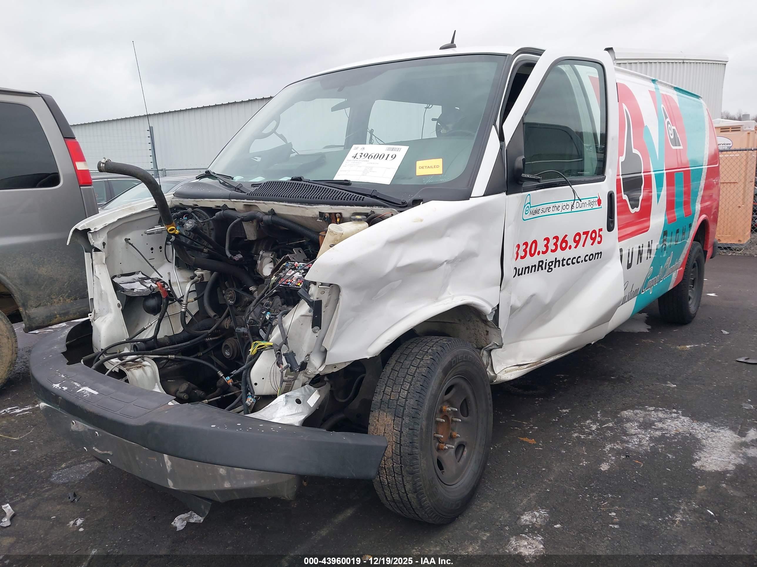 CHEVROLET EXPRESS image 2