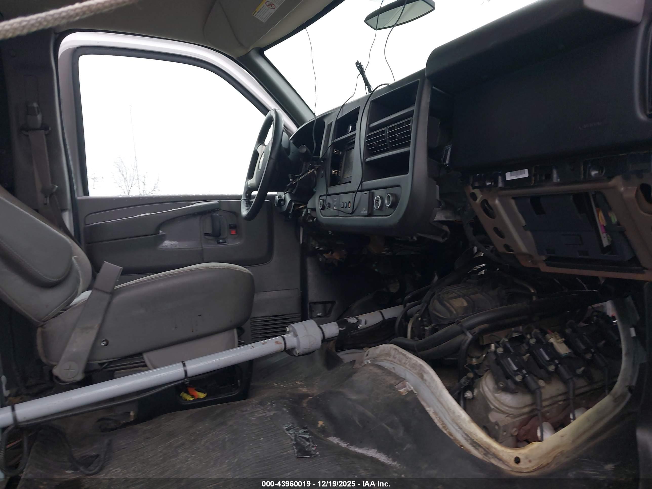 CHEVROLET EXPRESS image 5