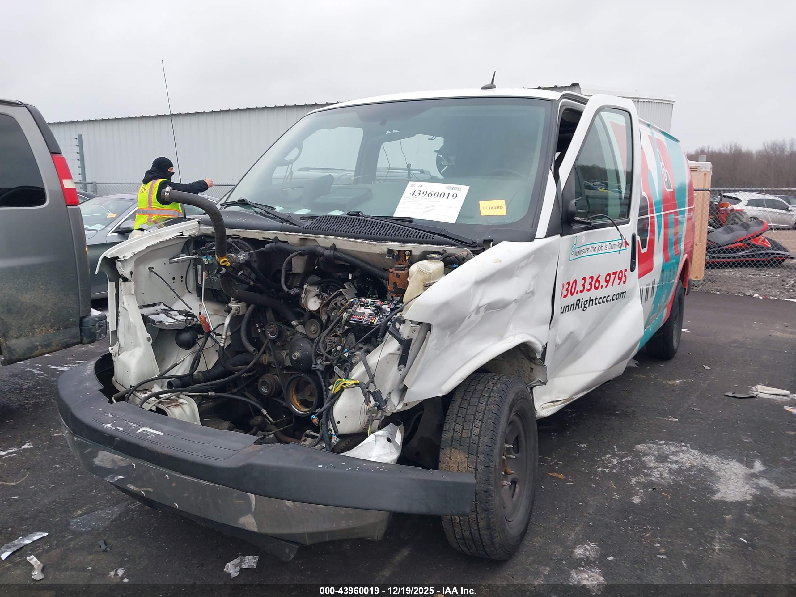 CHEVROLET EXPRESS image 6