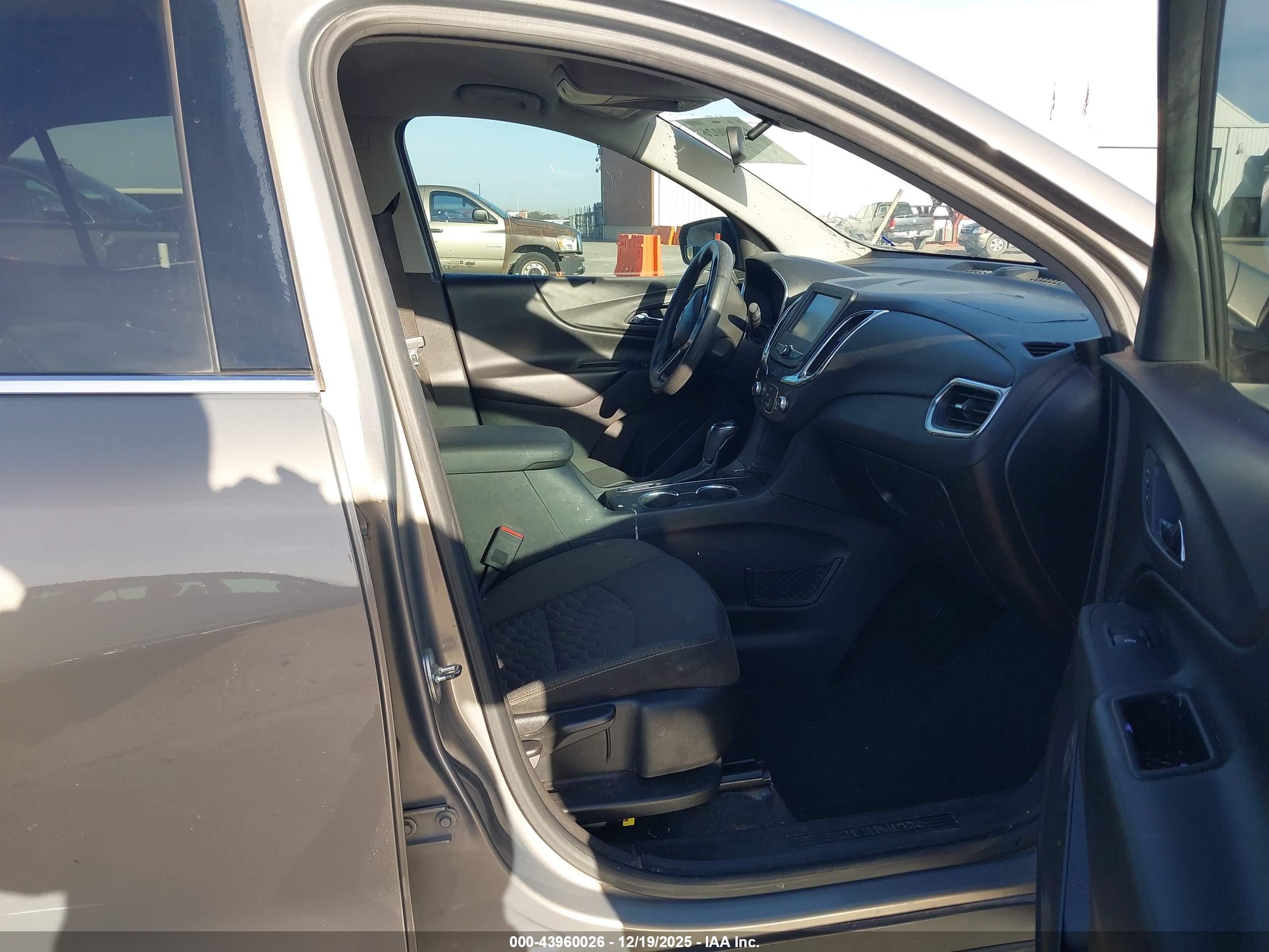 CHEVROLET EQUINOX image 5