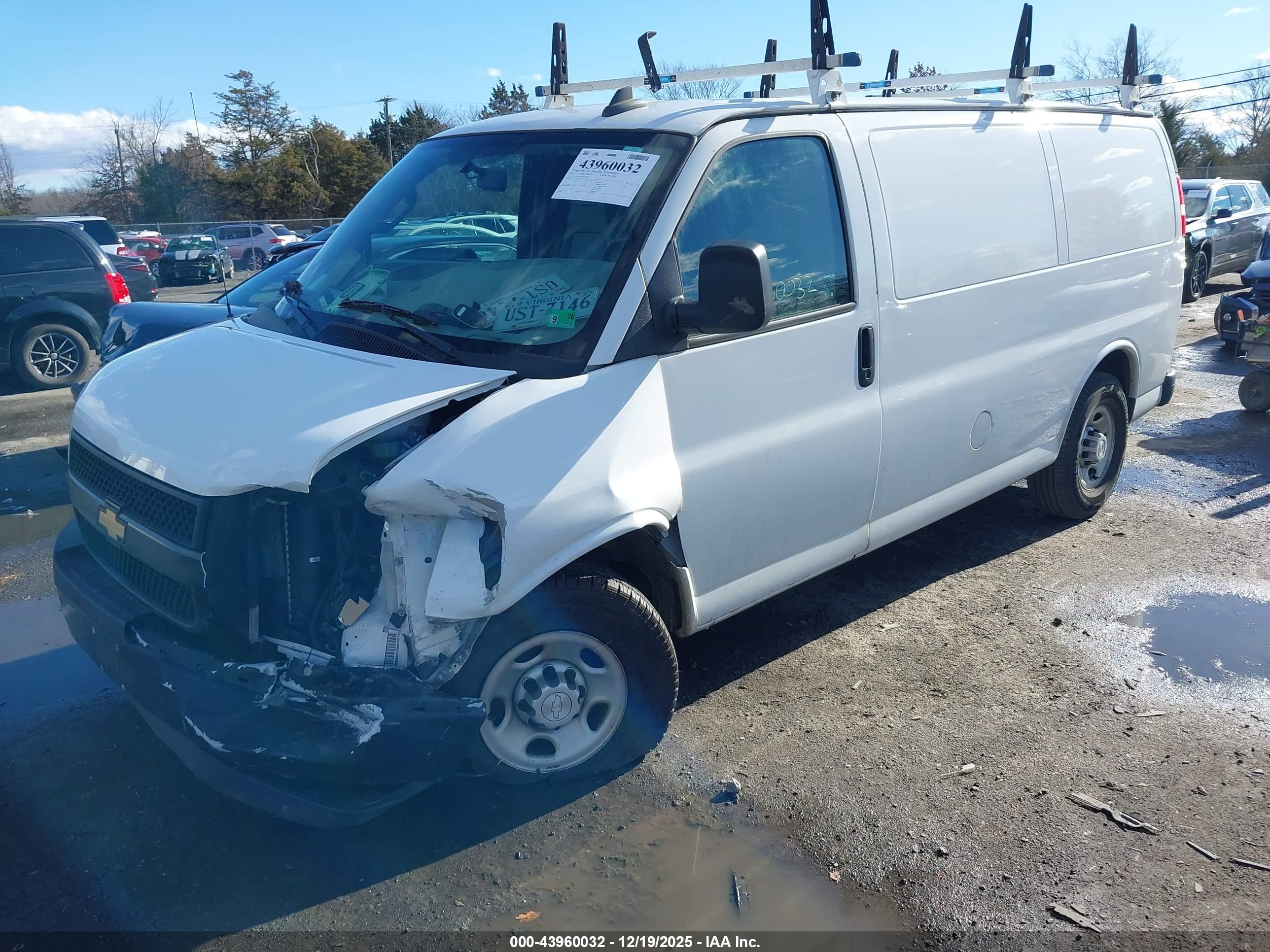 CHEVROLET EXPRESS image 2