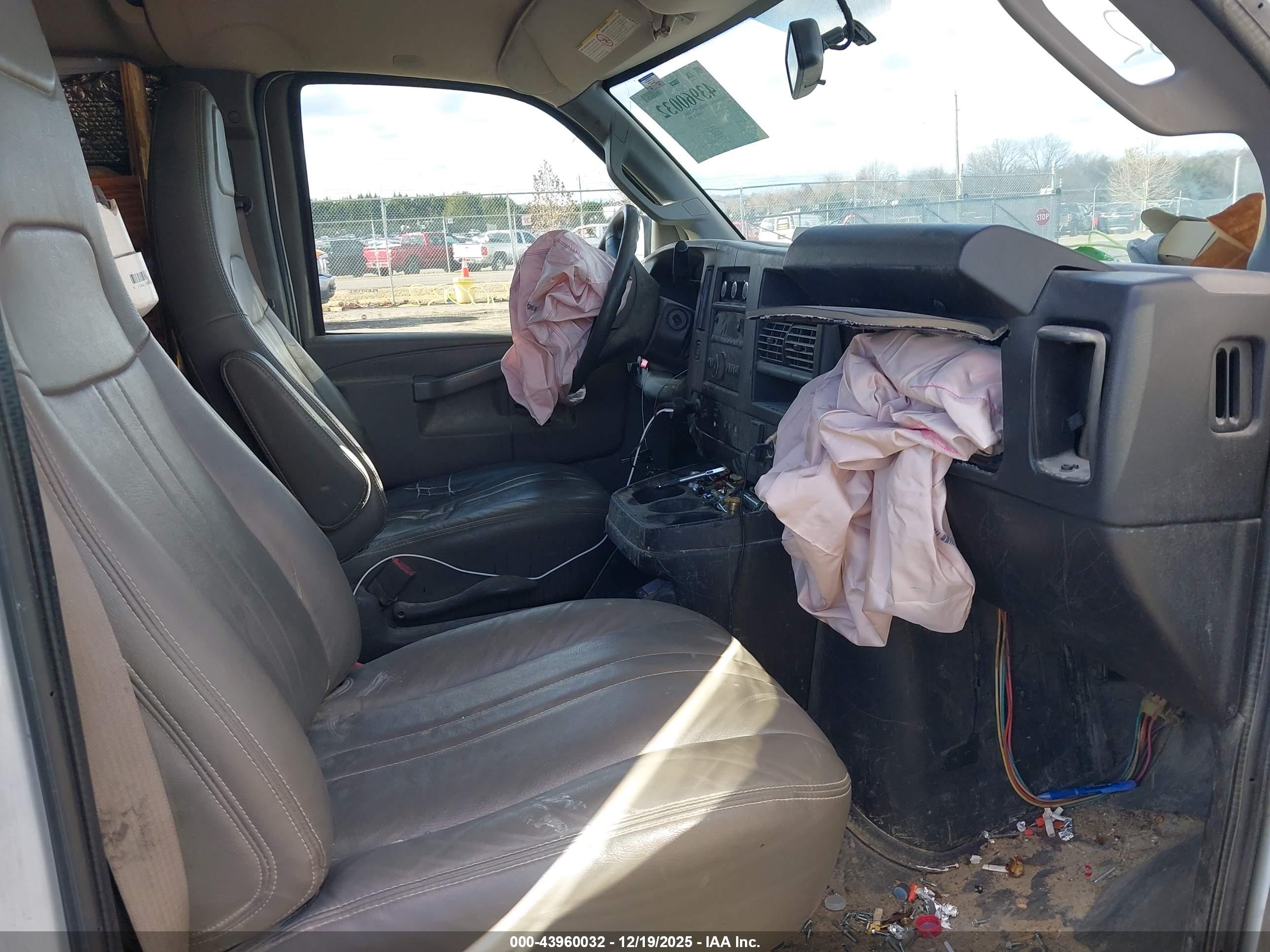 CHEVROLET EXPRESS image 5