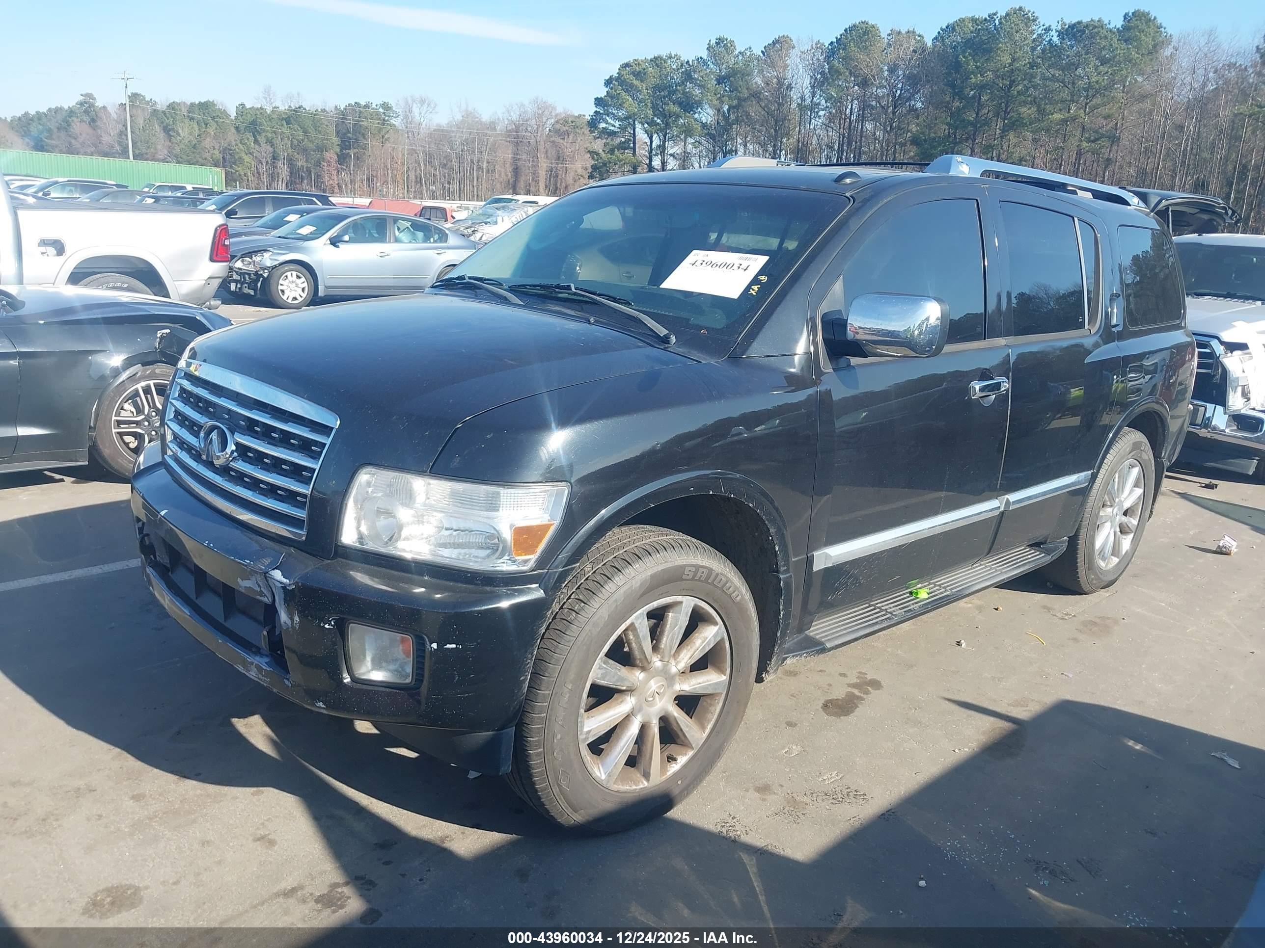 INFINITI QX56 image 2