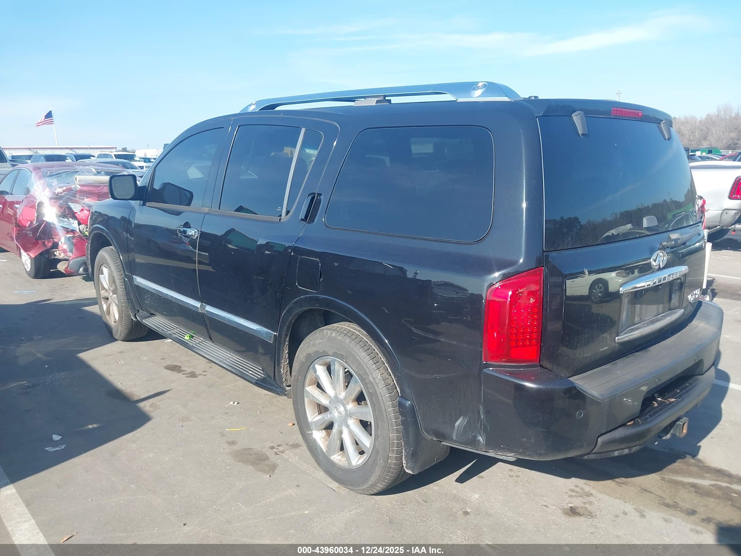 INFINITI QX56 image 3