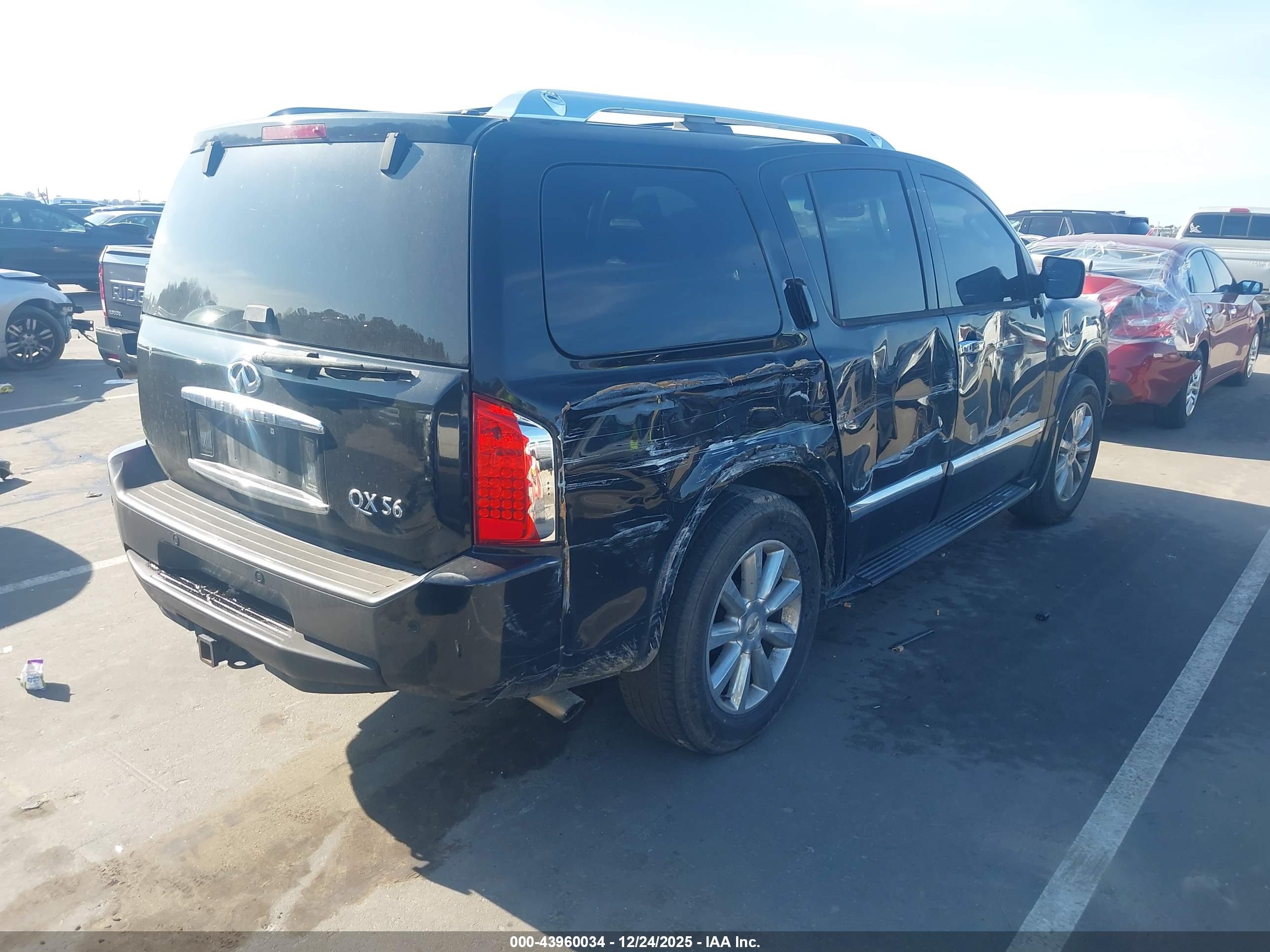 INFINITI QX56 image 4