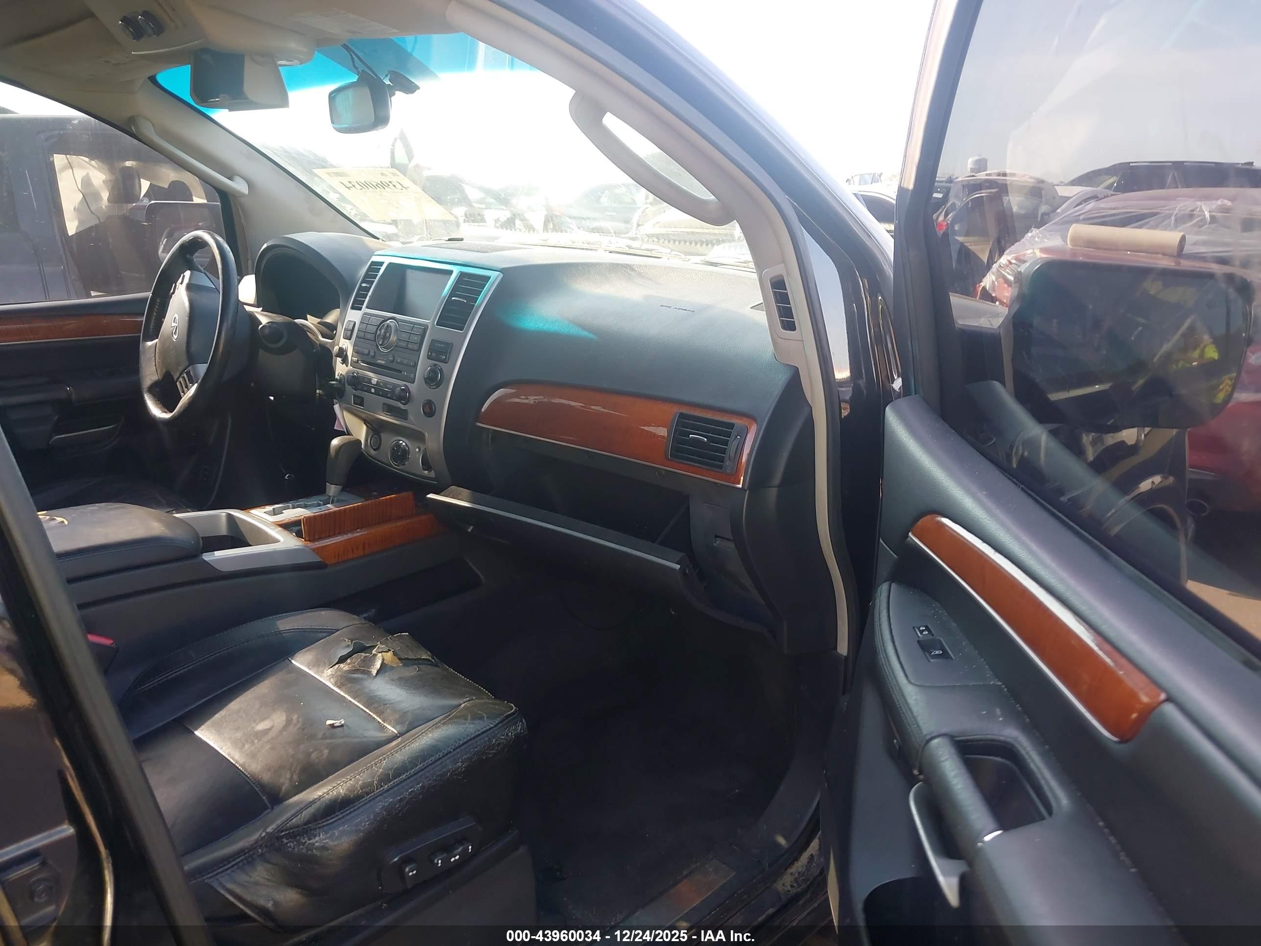 INFINITI QX56 image 5