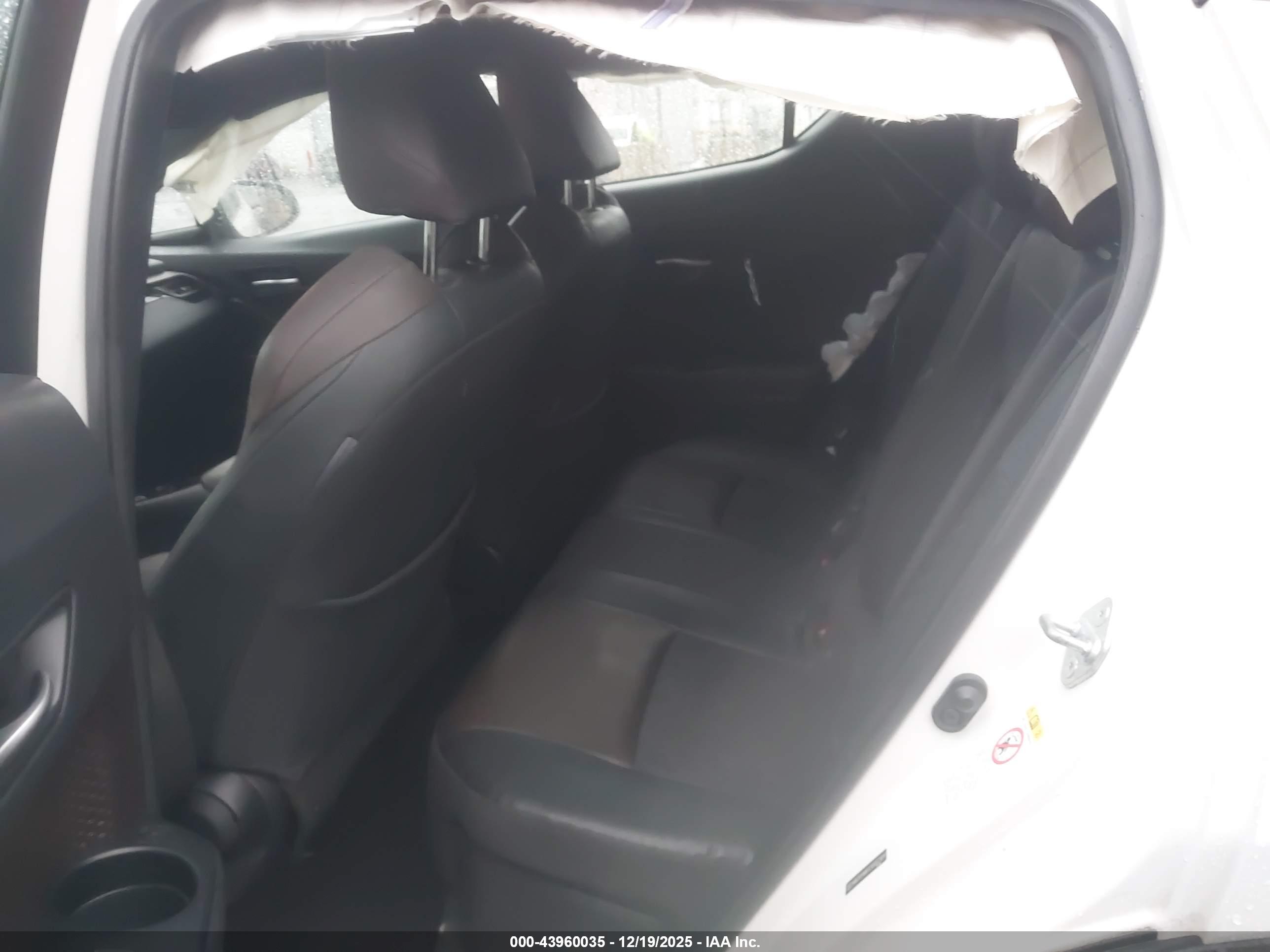 TOYOTA C-HR image 8