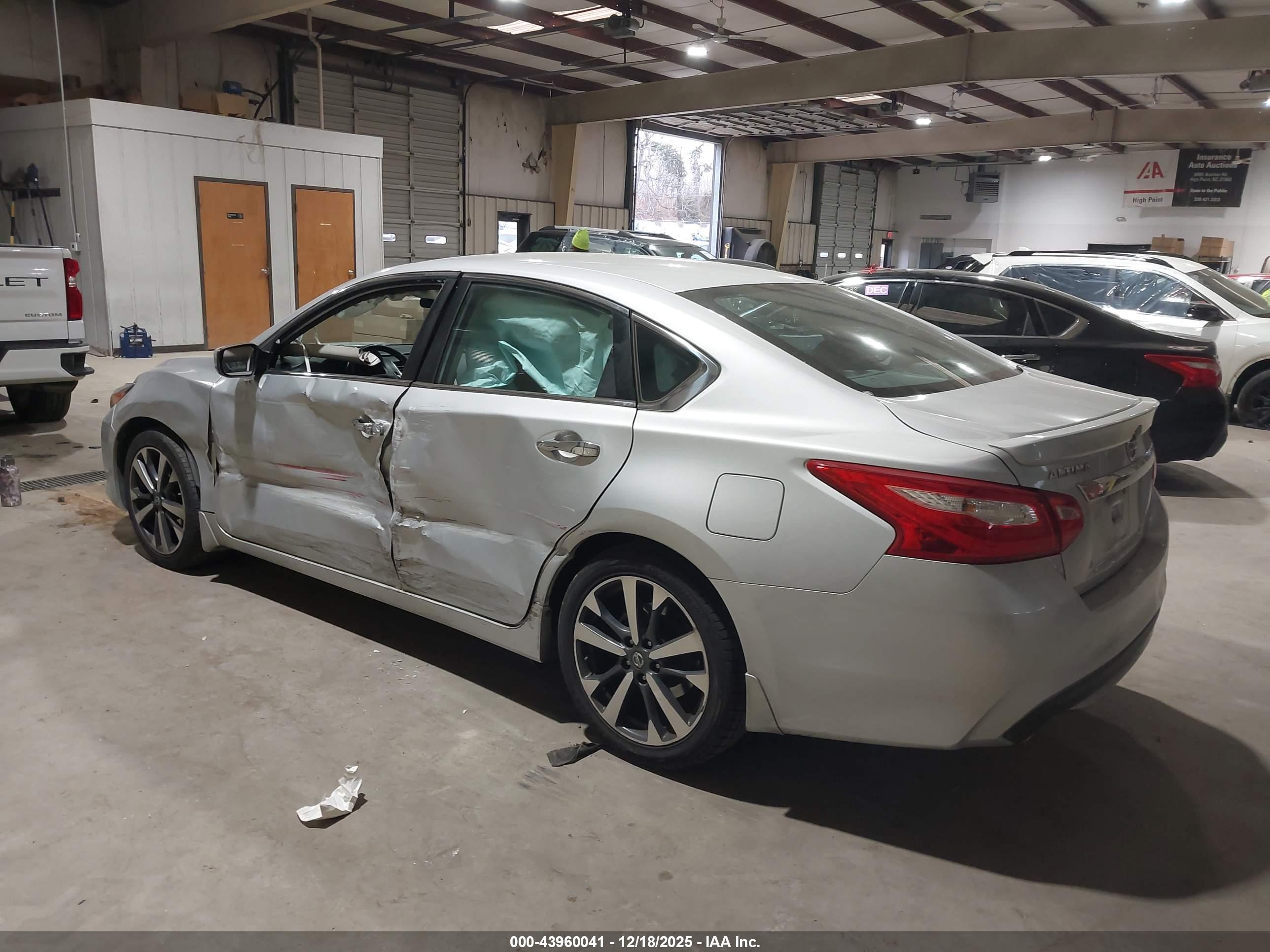 NISSAN ALTIMA image 3