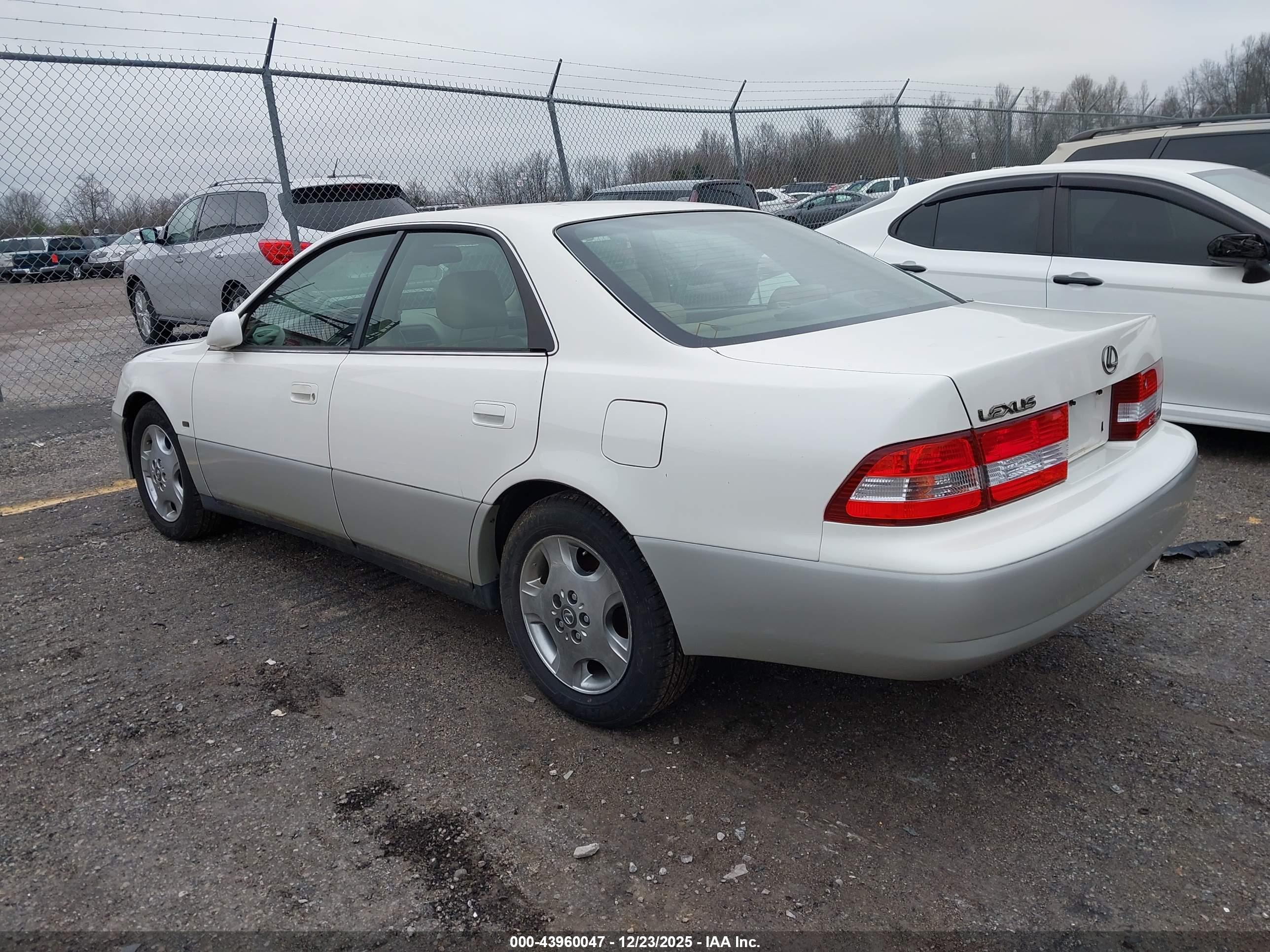 LEXUS ES image 3
