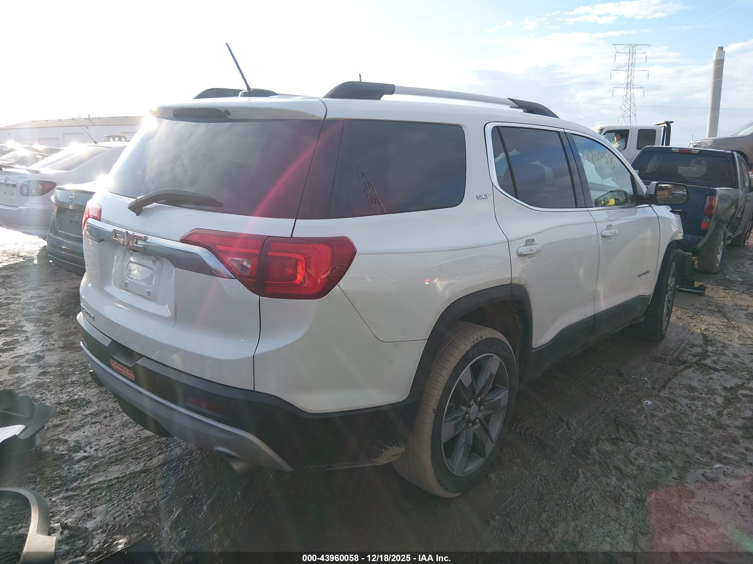 GMC ACADIA image 4