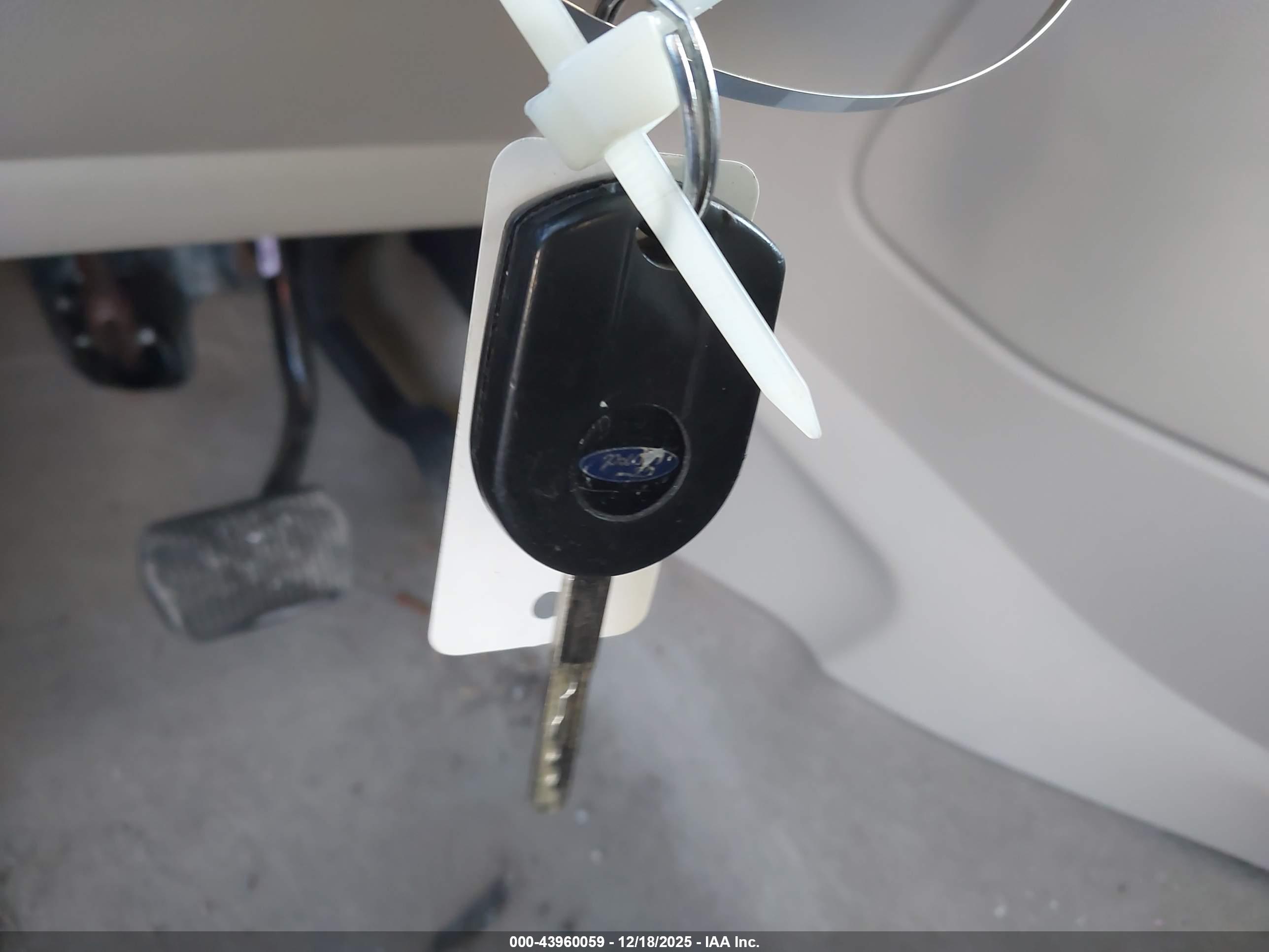 FORD ESCAPE image 11