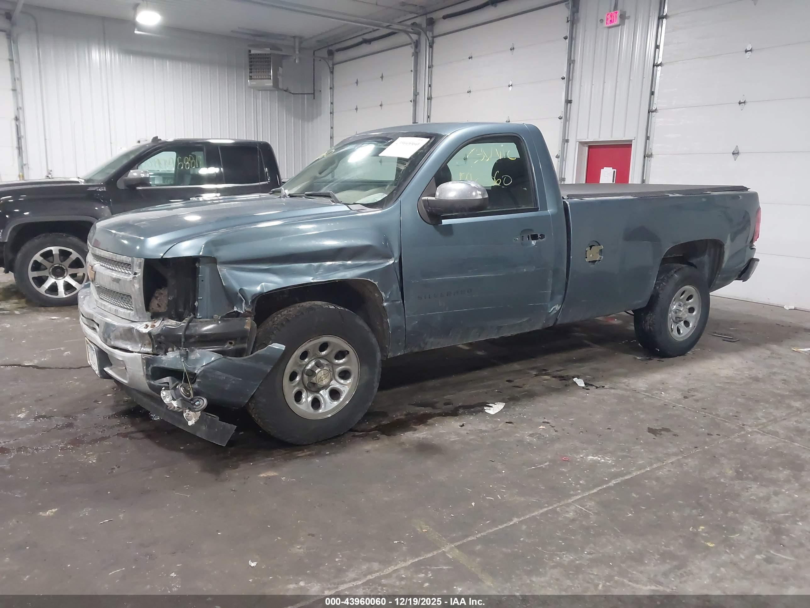 CHEVROLET SILVERADO image 2