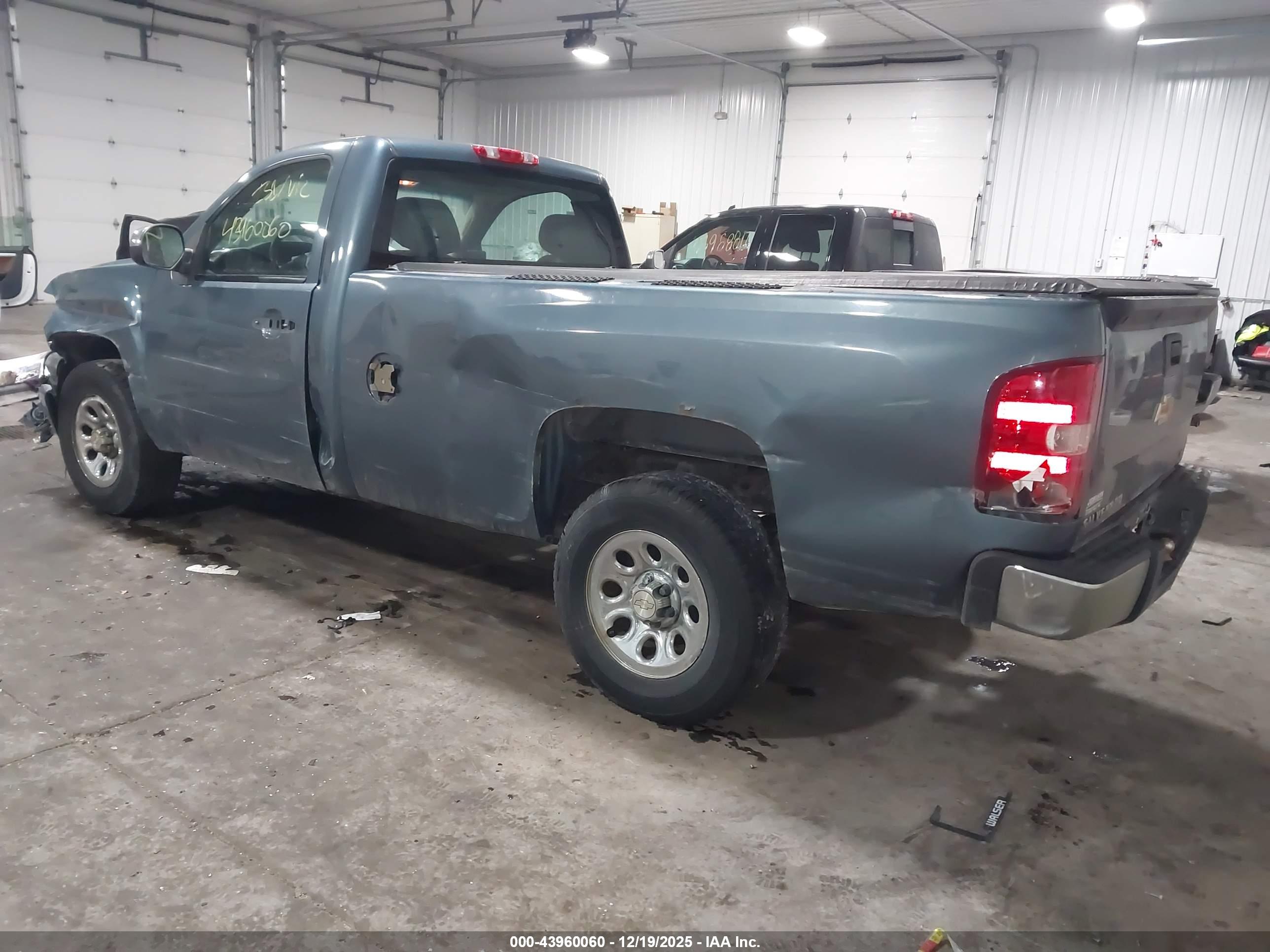 CHEVROLET SILVERADO image 3