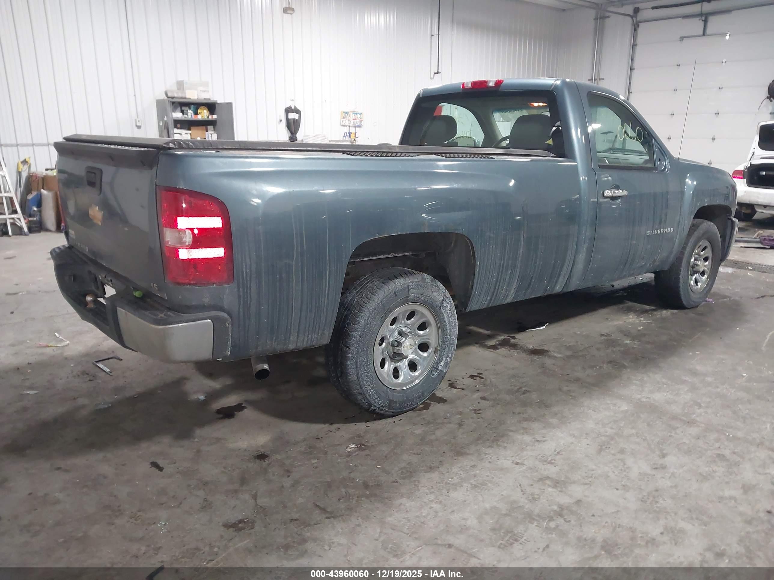 CHEVROLET SILVERADO image 4