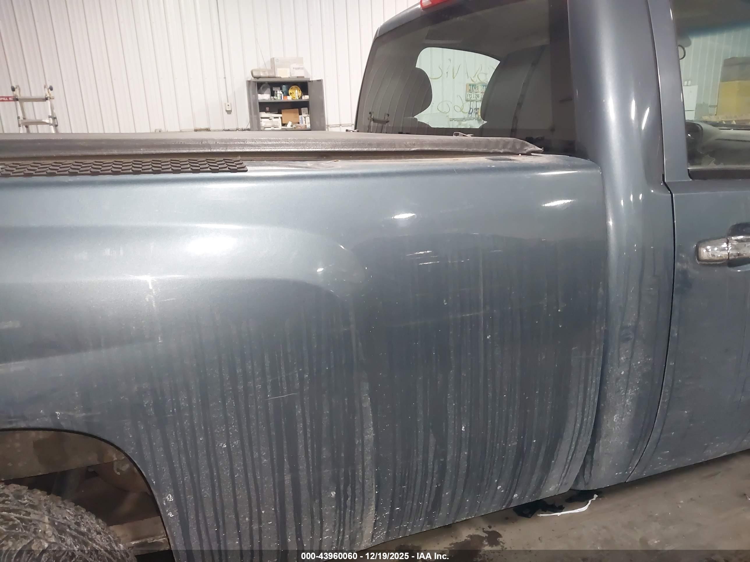 CHEVROLET SILVERADO image 8
