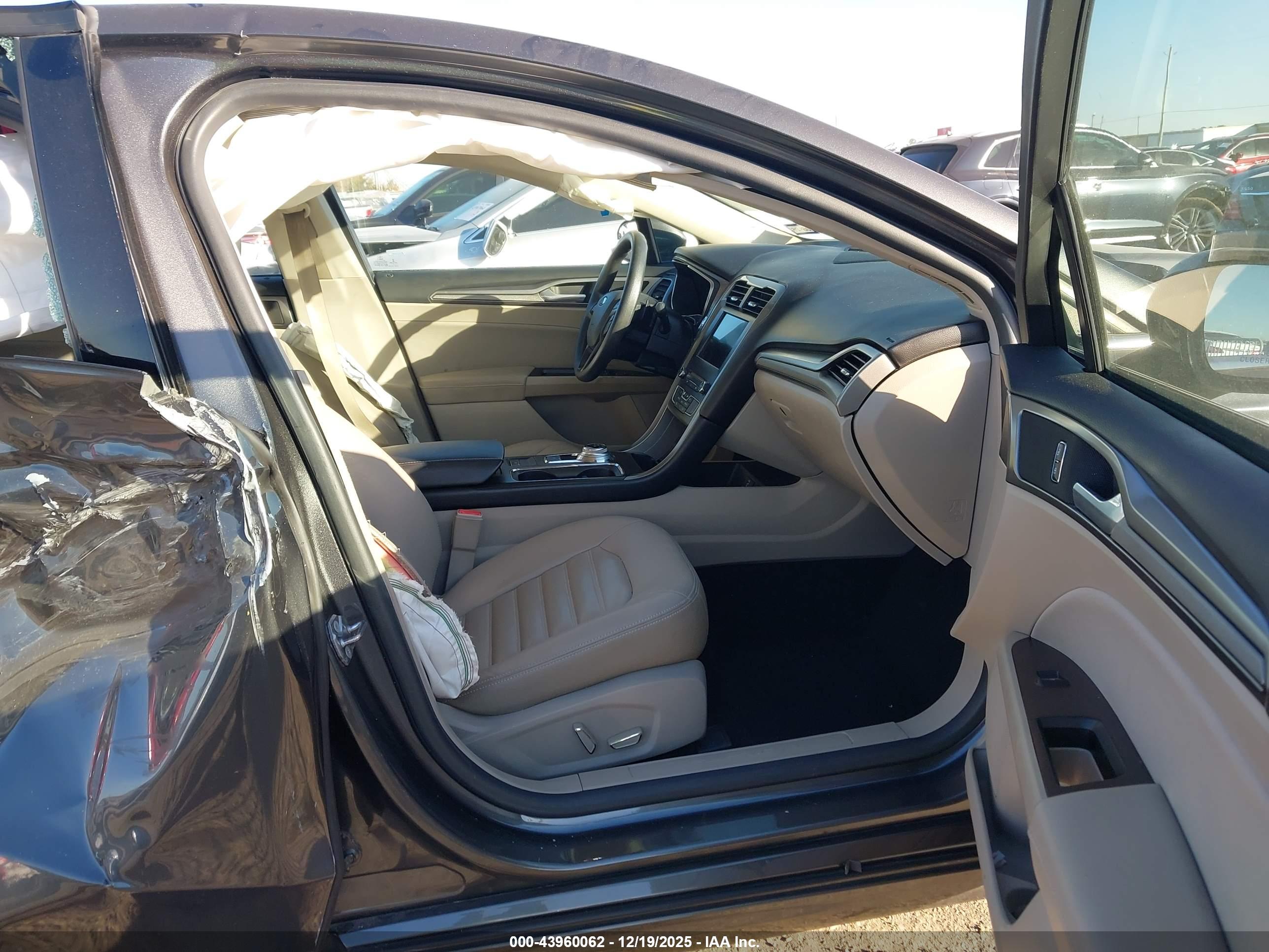 FORD FUSION image 5