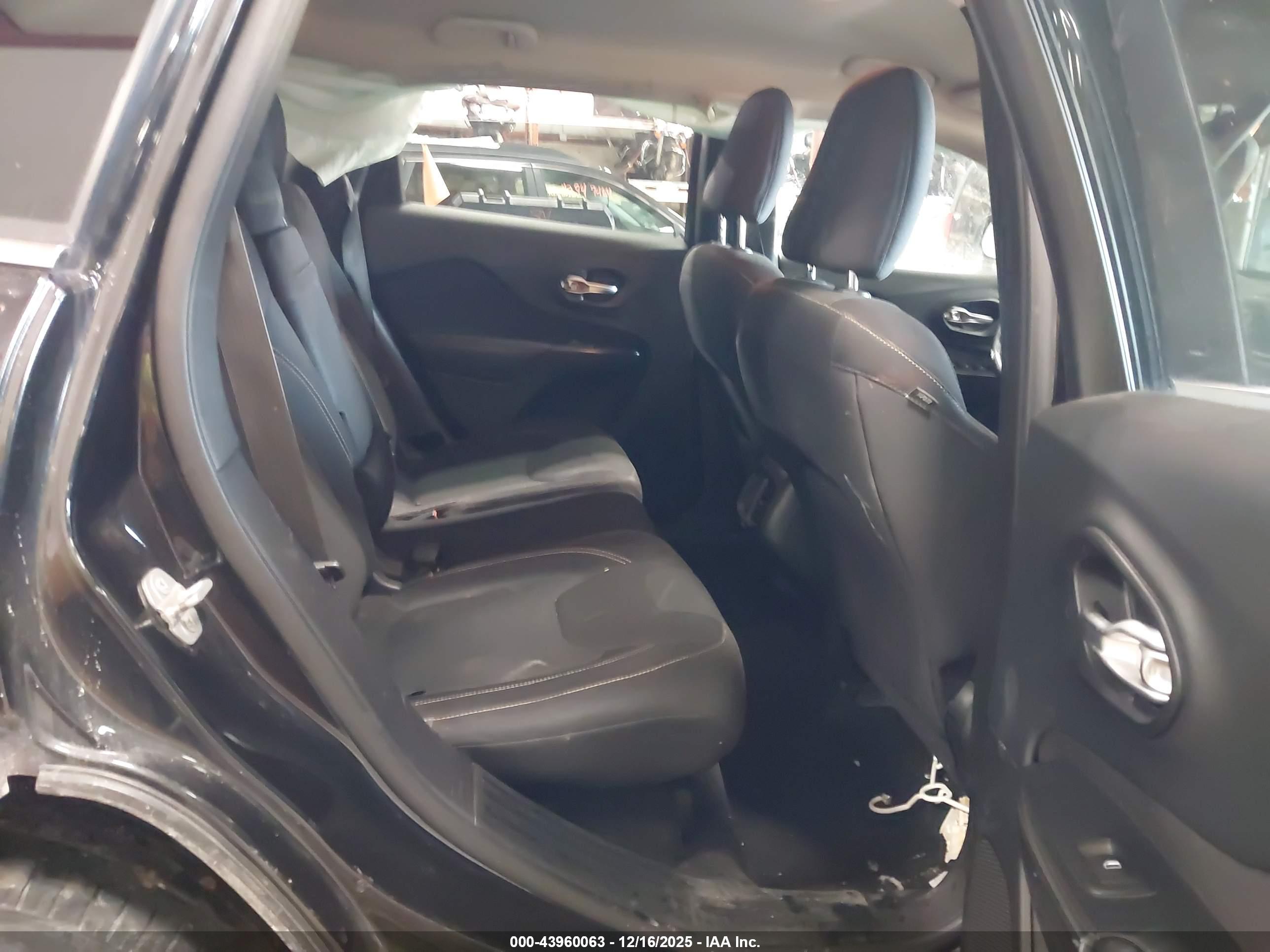 JEEP CHEROKEE image 8