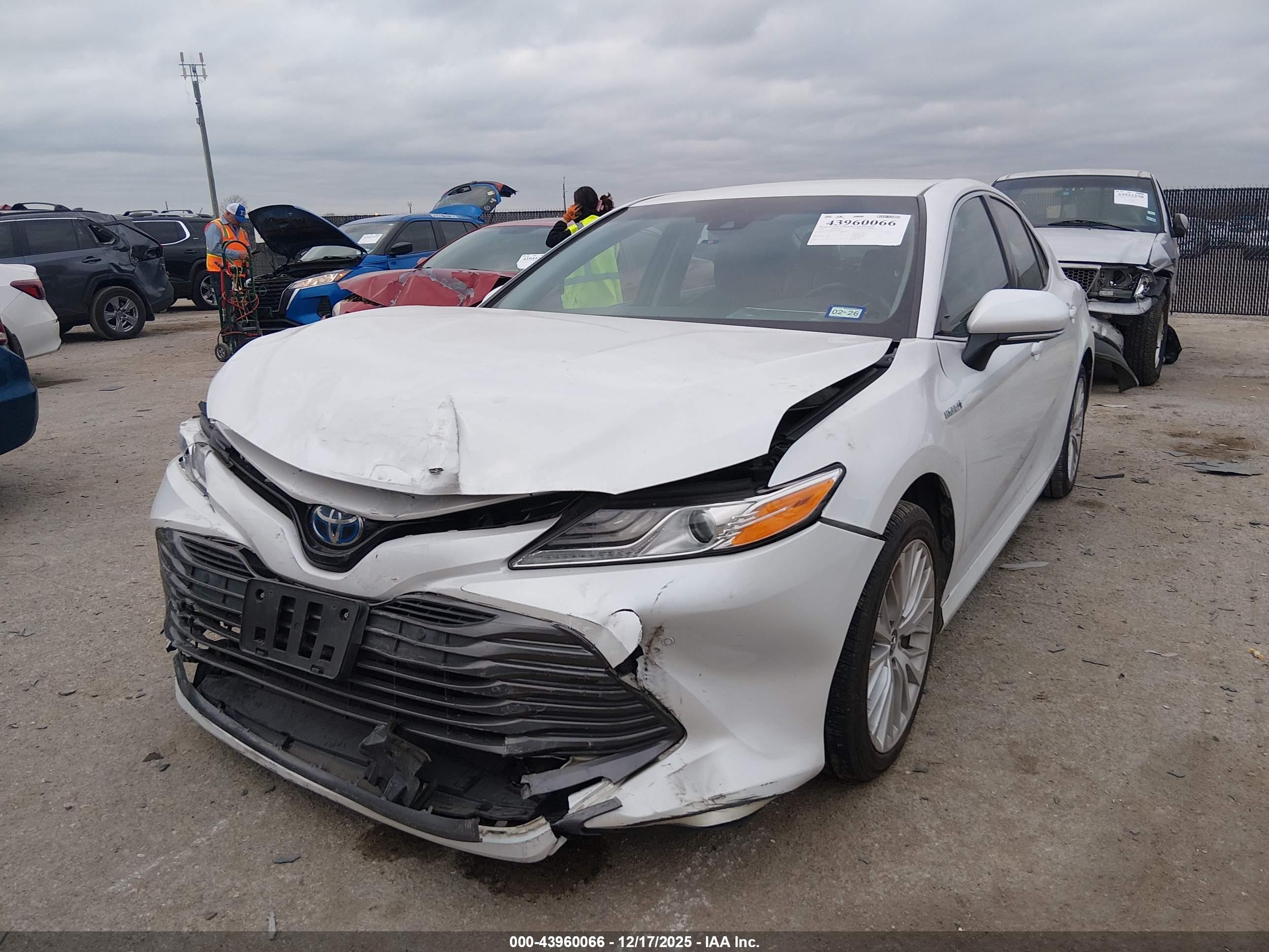 TOYOTA CAMRY image 2
