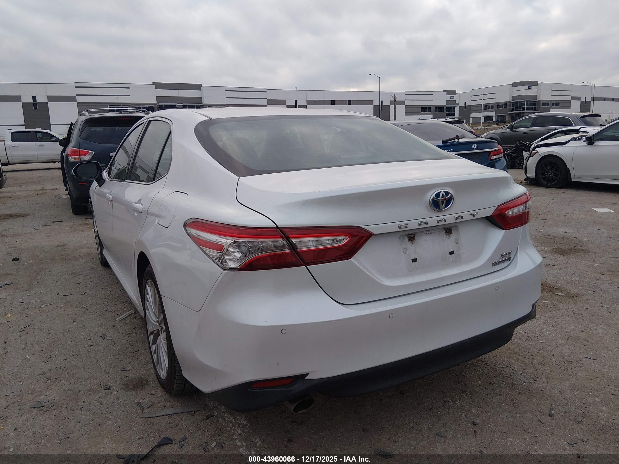 TOYOTA CAMRY image 3