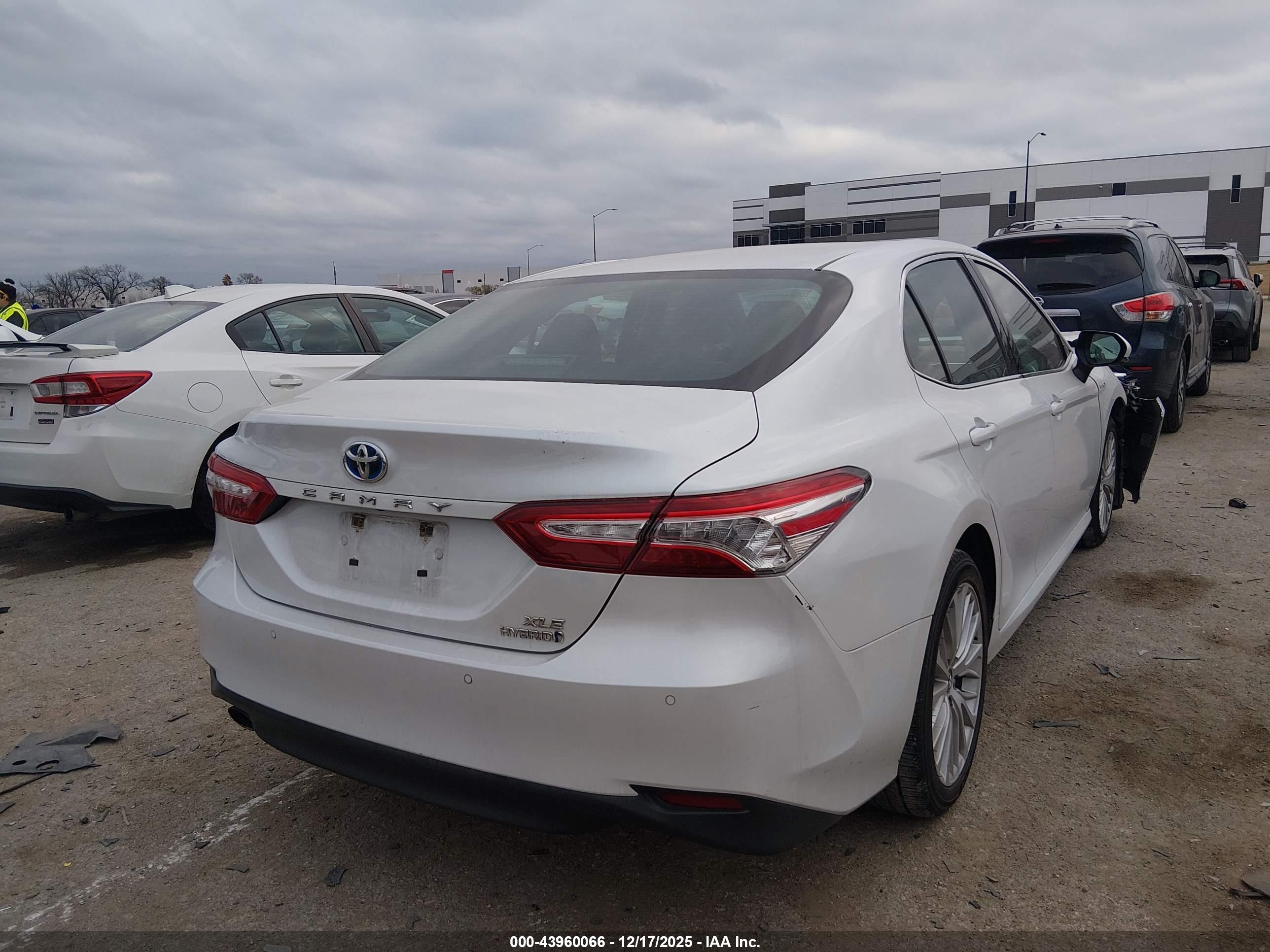 TOYOTA CAMRY image 4