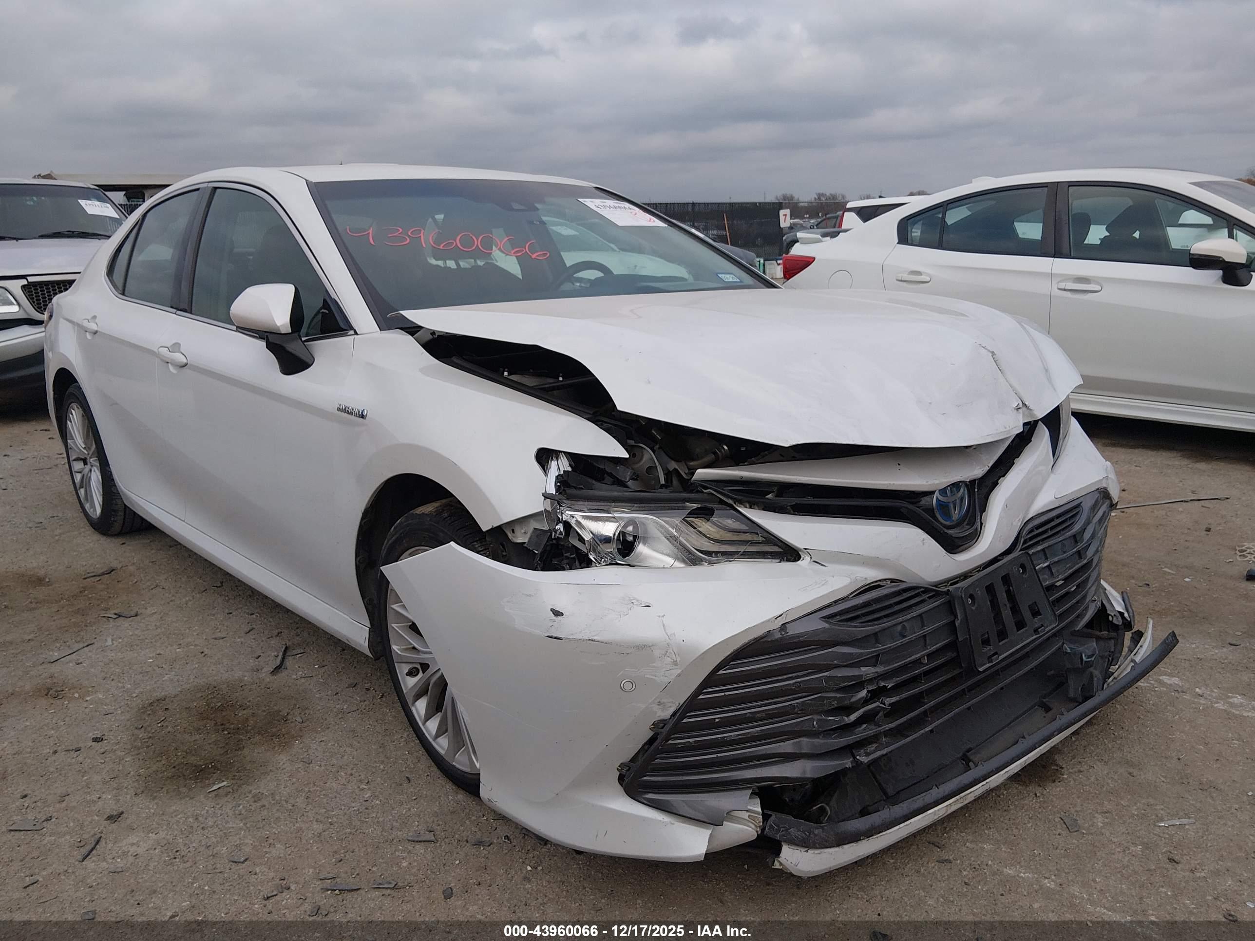 TOYOTA CAMRY image 6