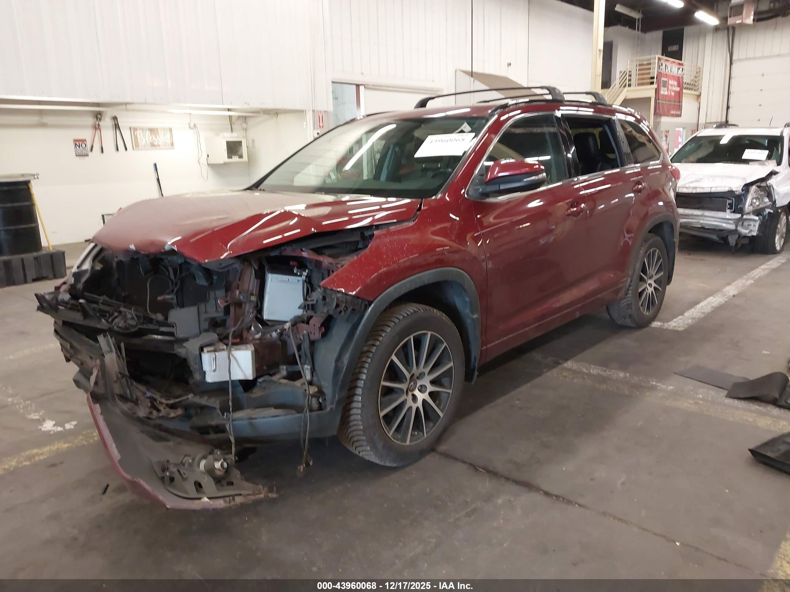 TOYOTA HIGHLANDER image 2