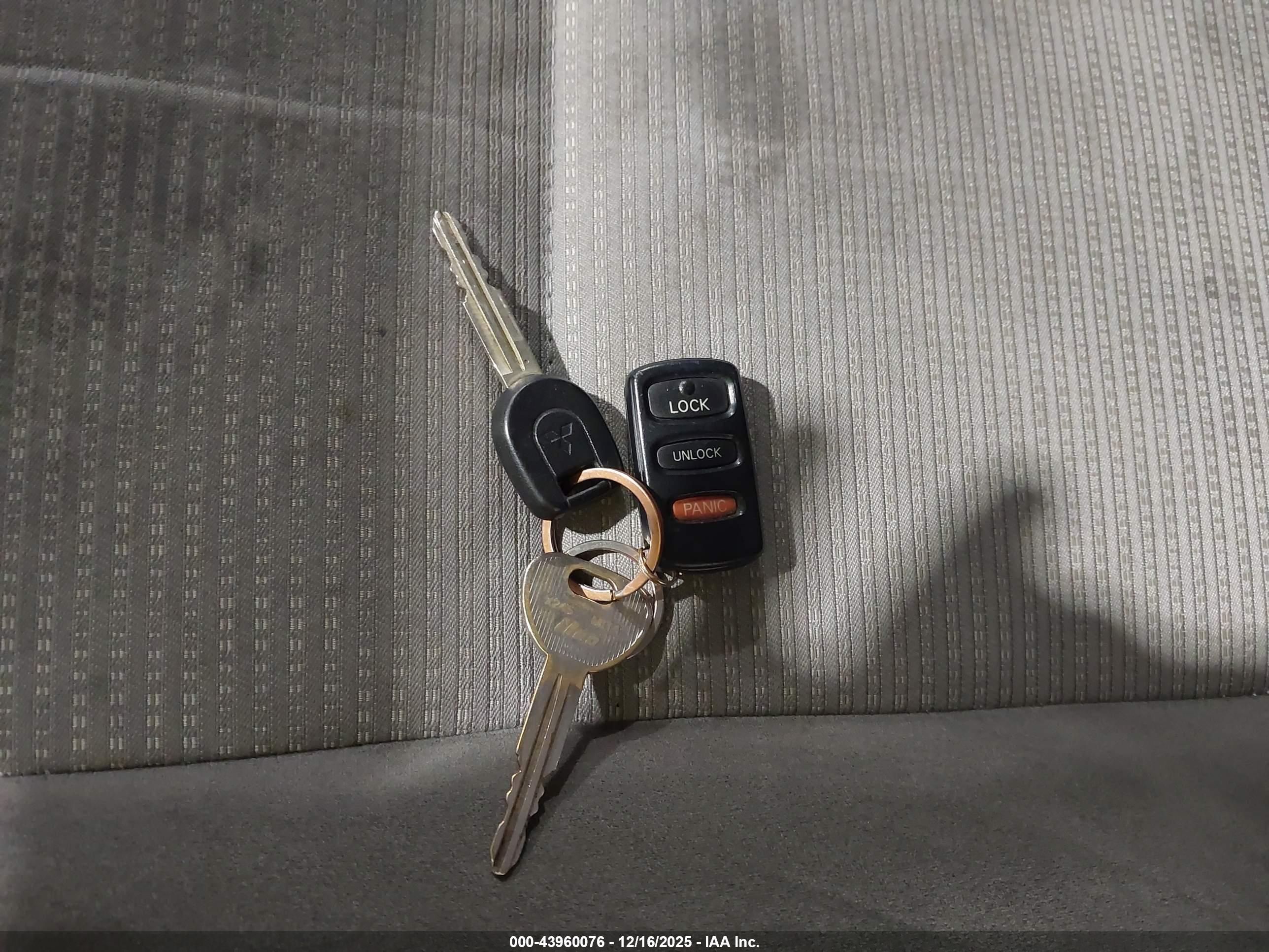 MITSUBISHI MONTERO image 11
