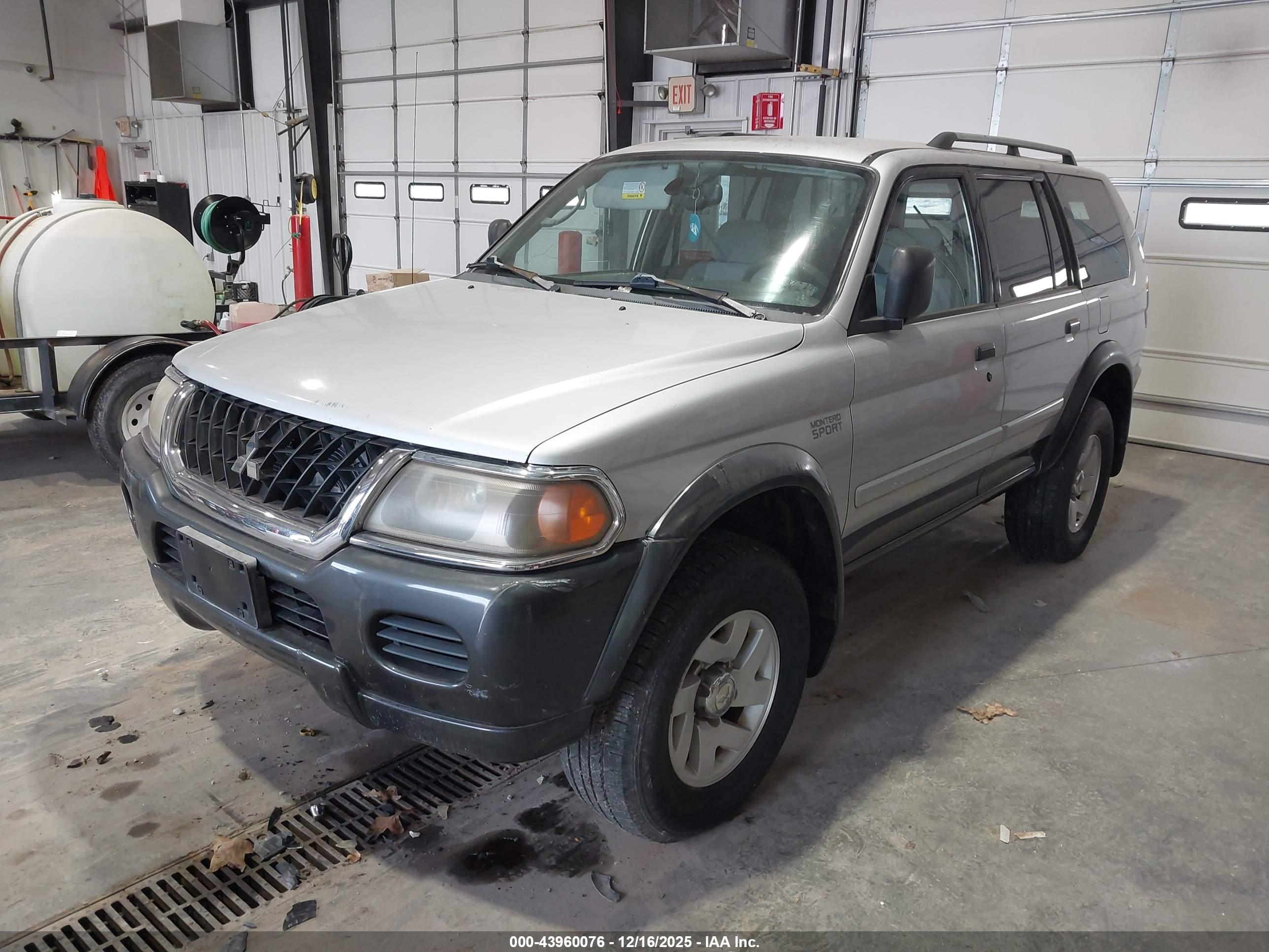 MITSUBISHI MONTERO image 2