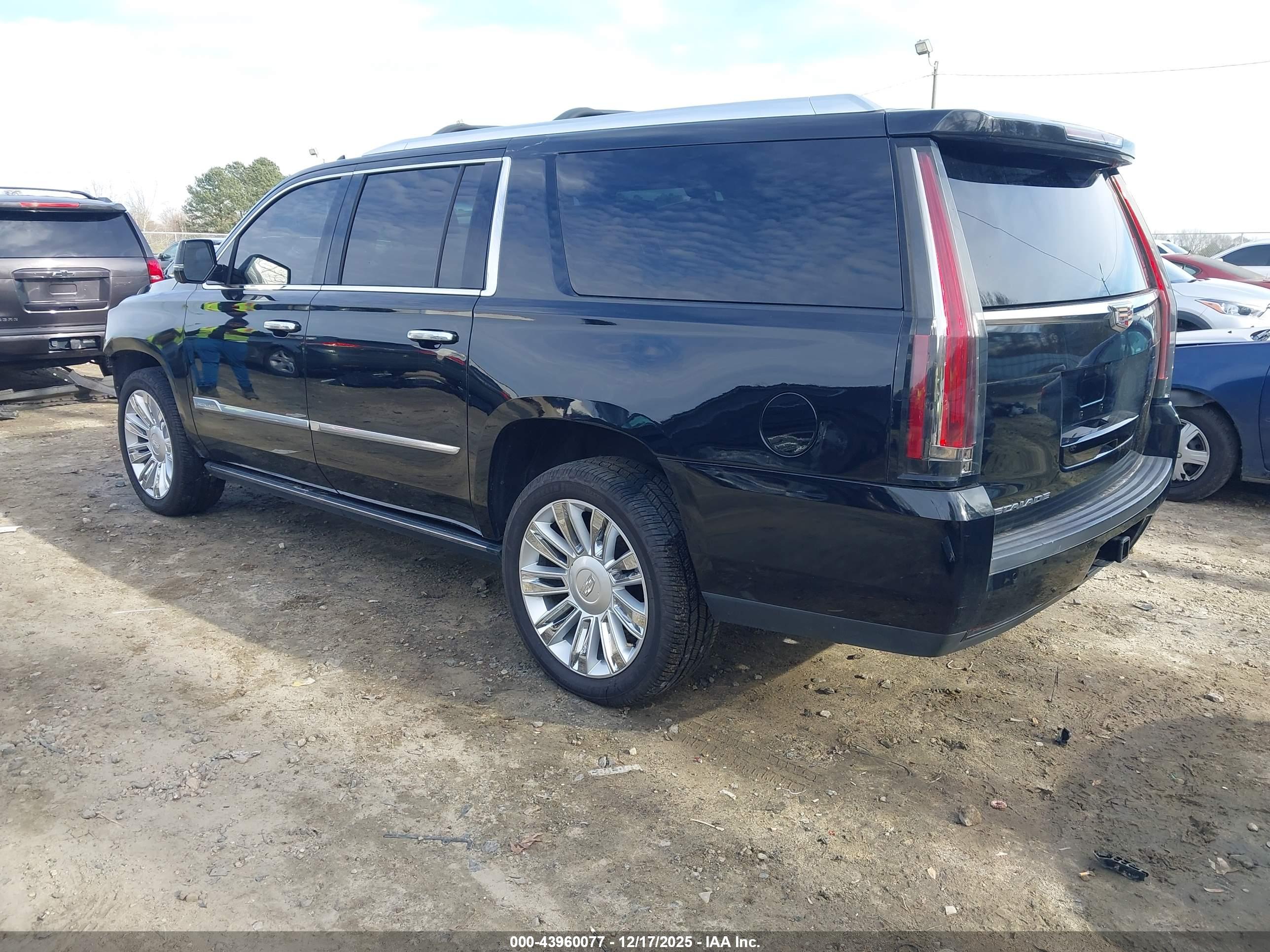 CADILLAC ESCALADE image 3