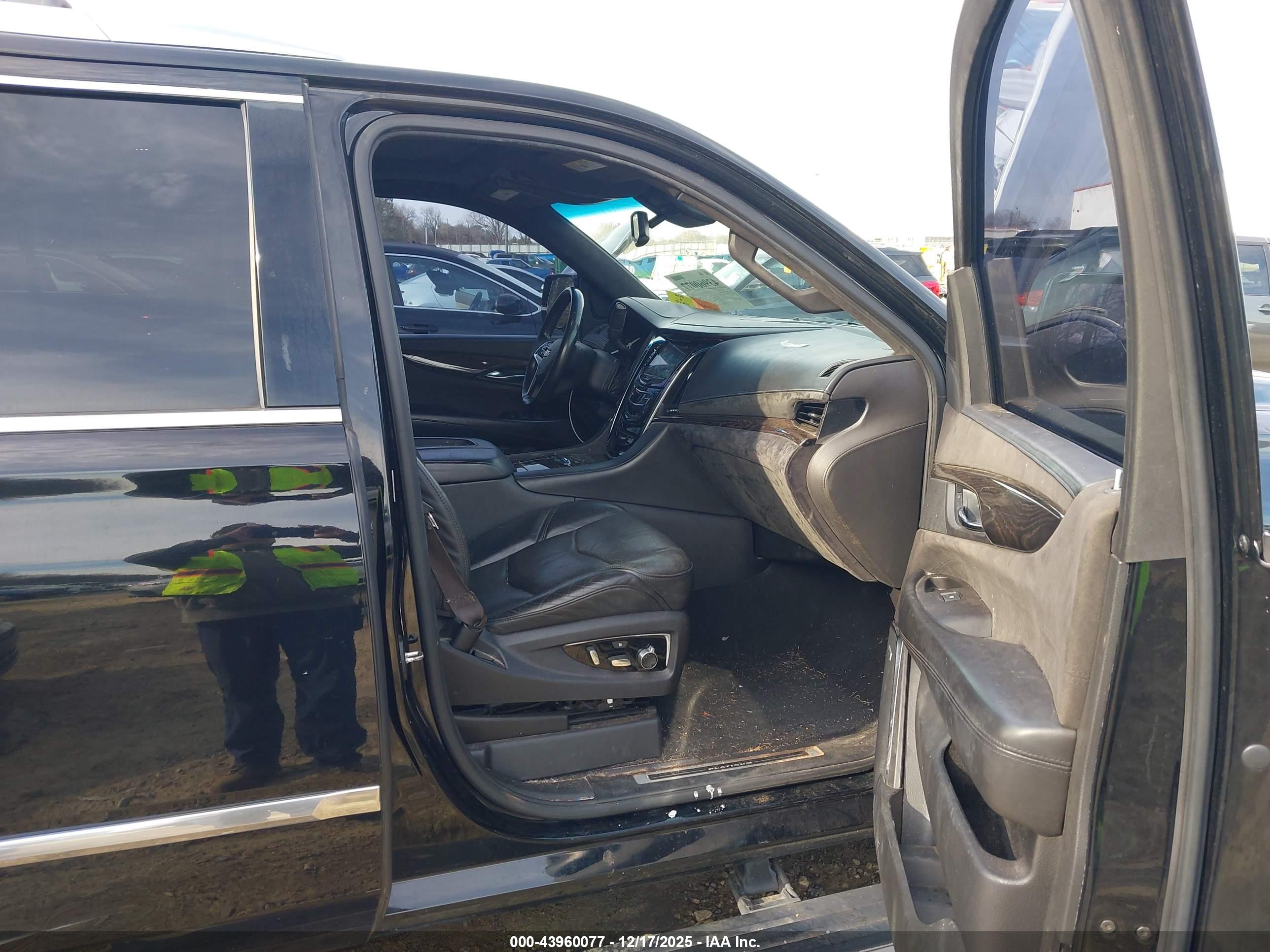 CADILLAC ESCALADE image 5
