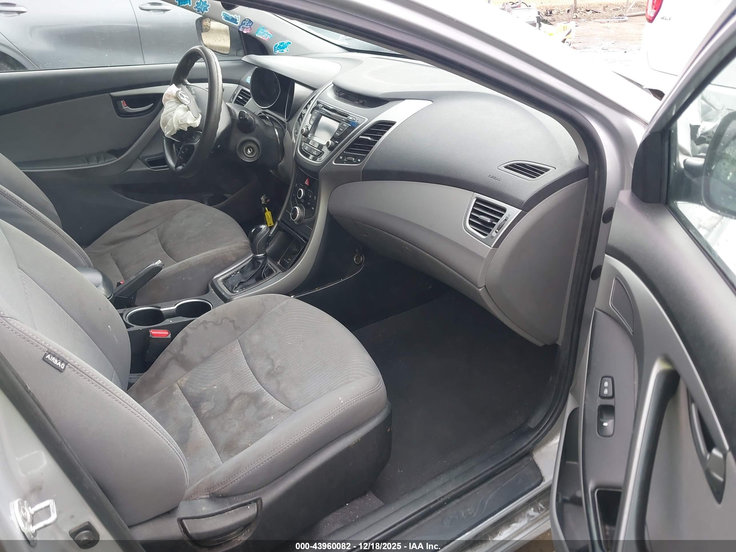 HYUNDAI ELANTRA image 5