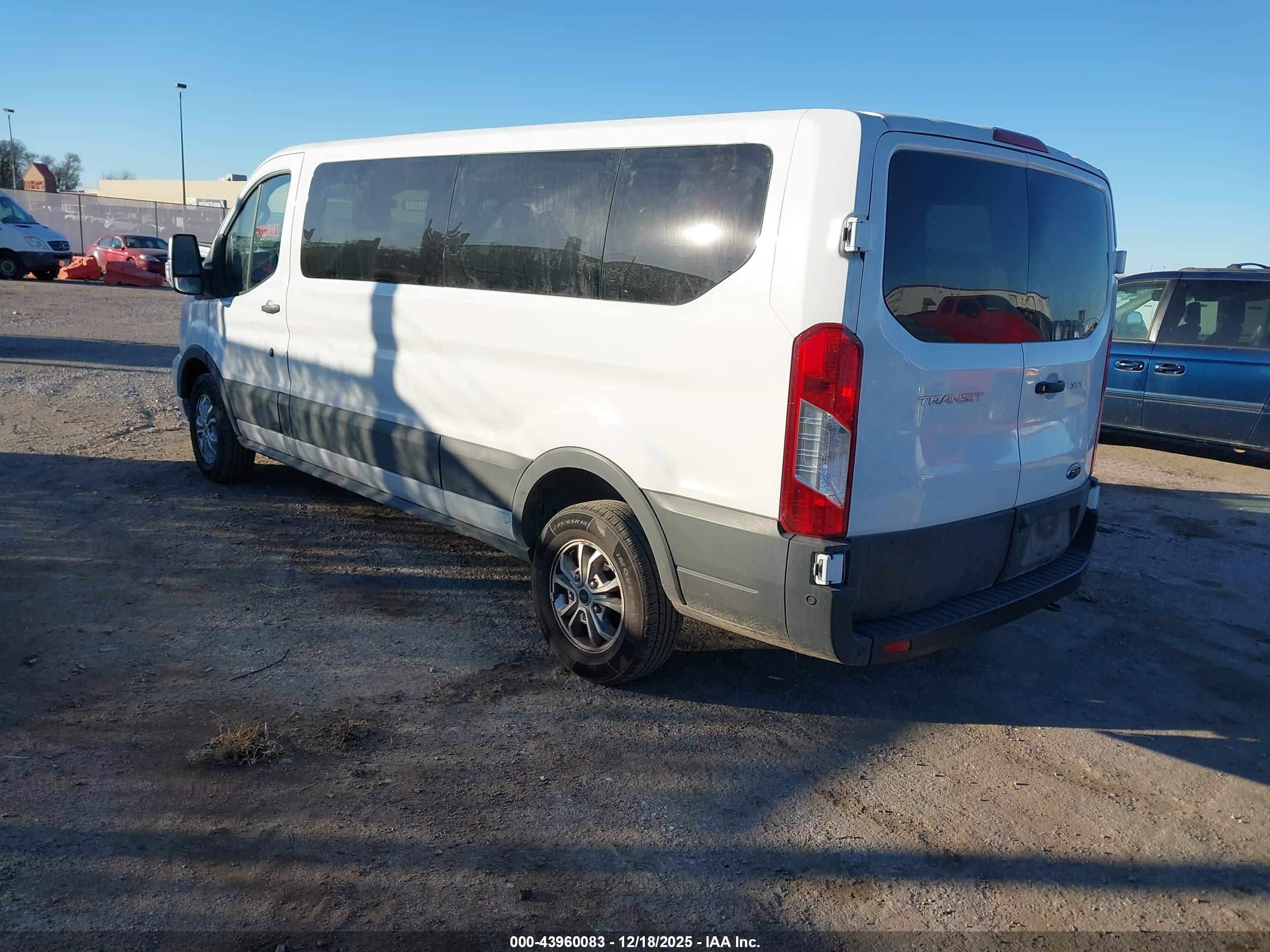FORD TRANSIT-350 image 3