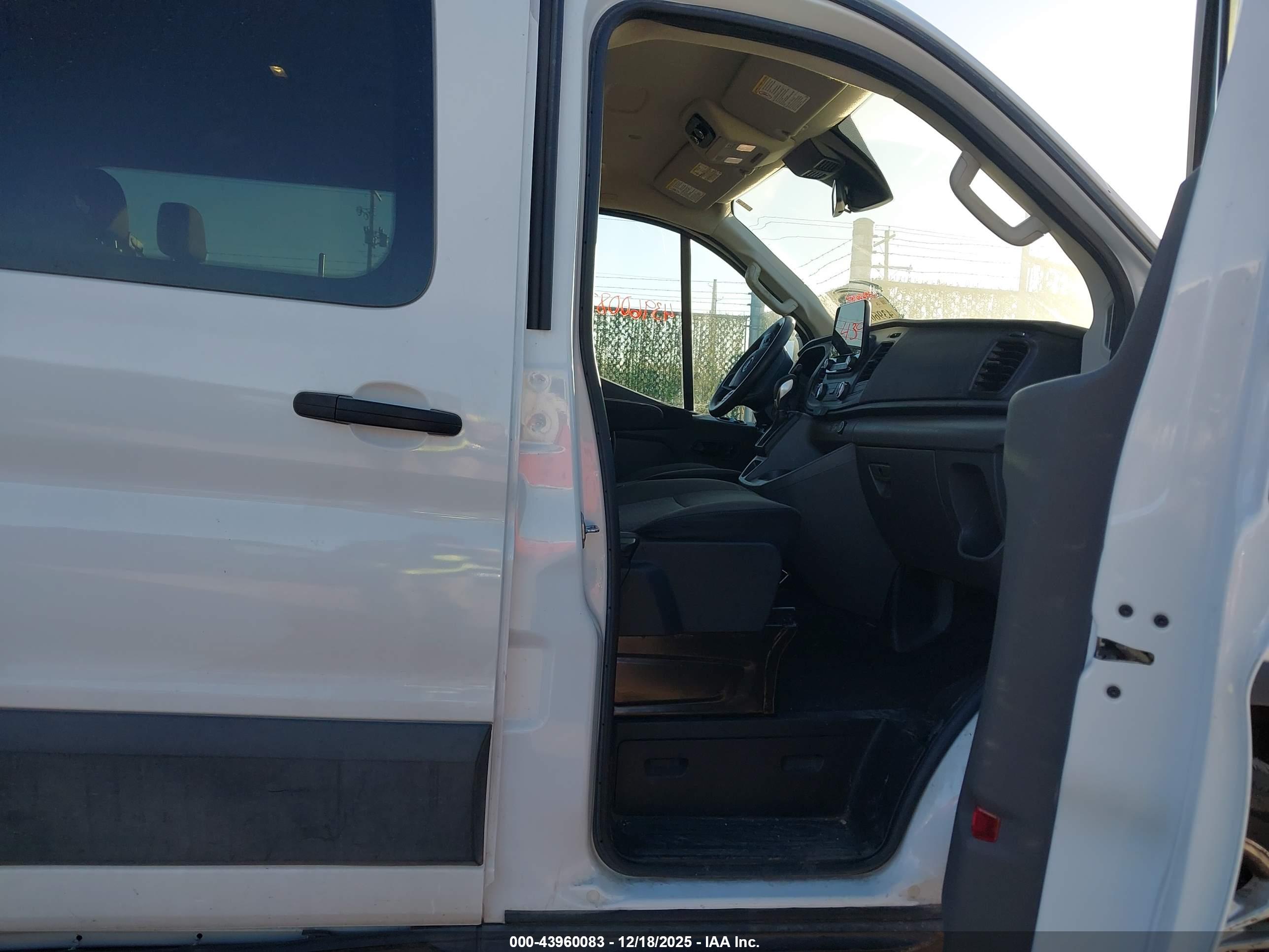 FORD TRANSIT-350 image 5