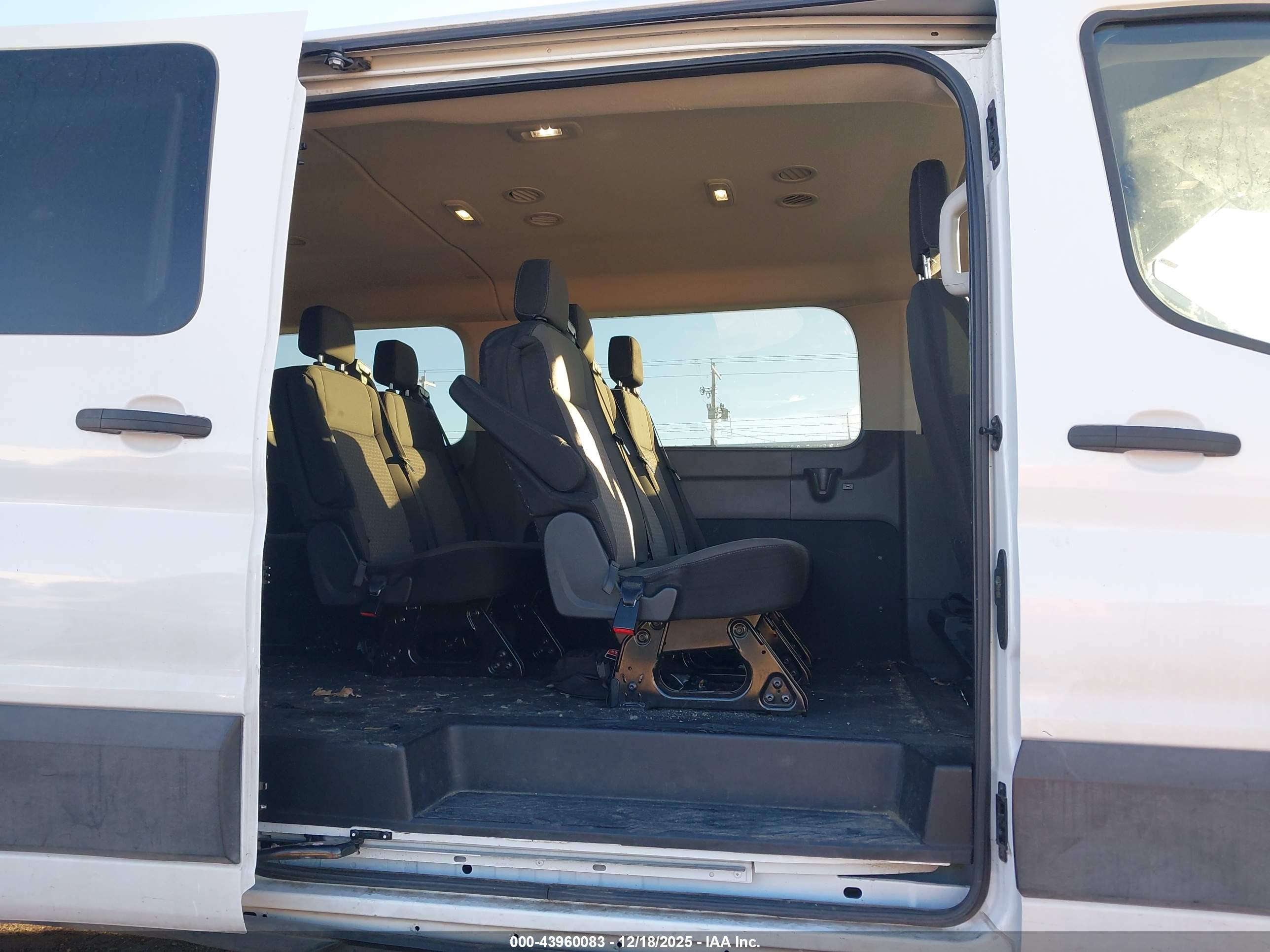 FORD TRANSIT-350 image 8