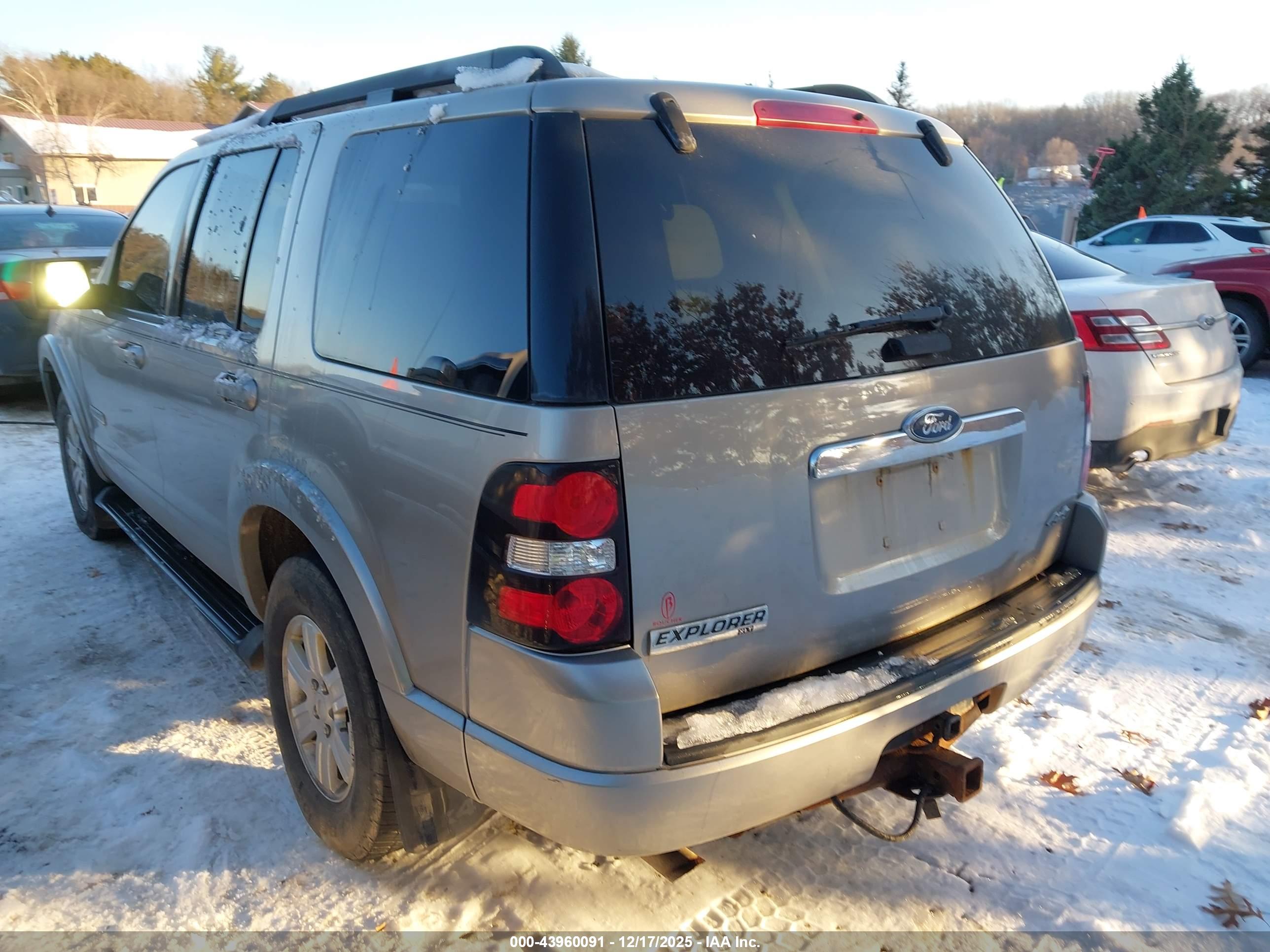 FORD EXPLORER image 3