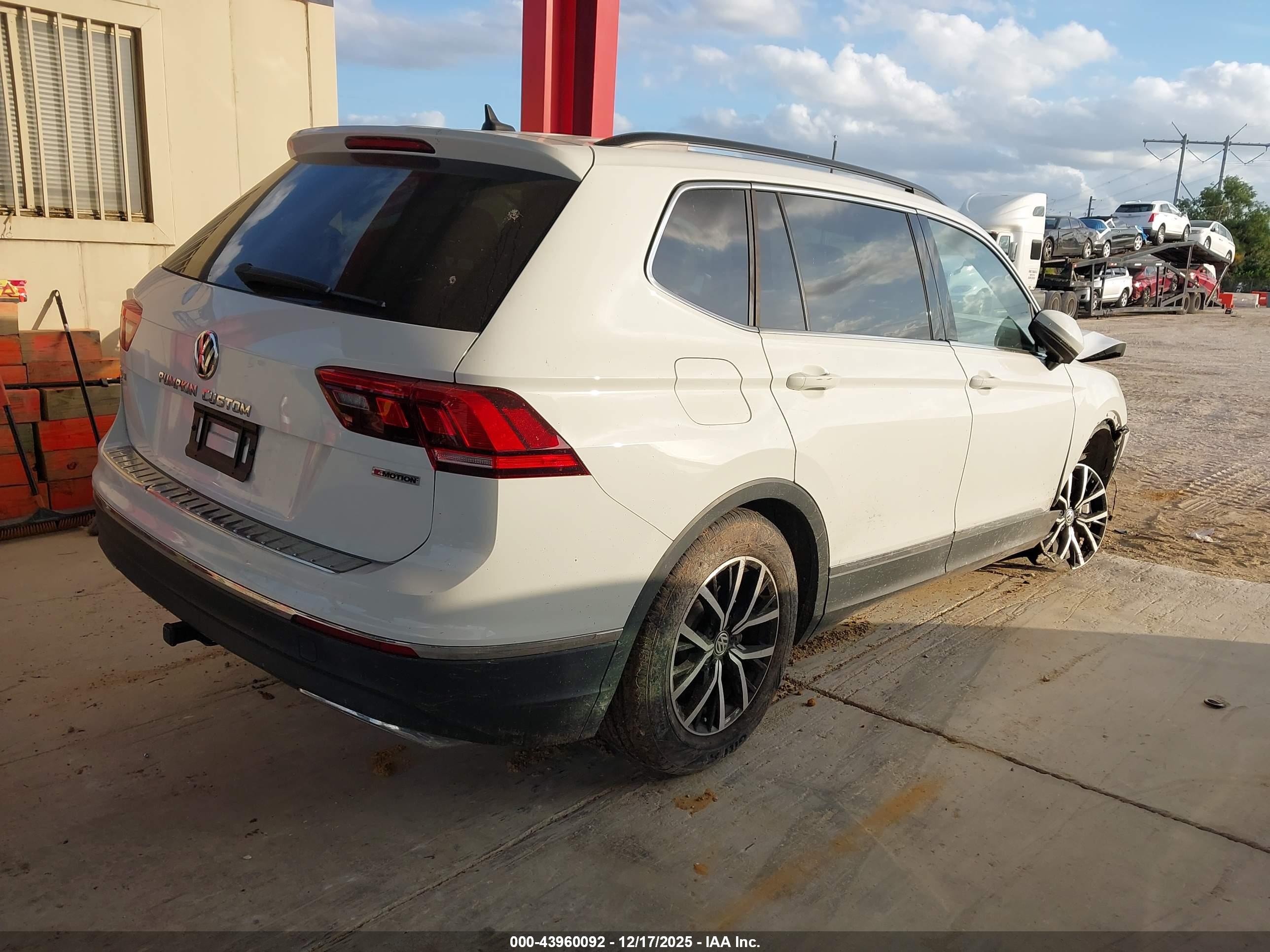 VOLKSWAGEN TIGUAN image 4