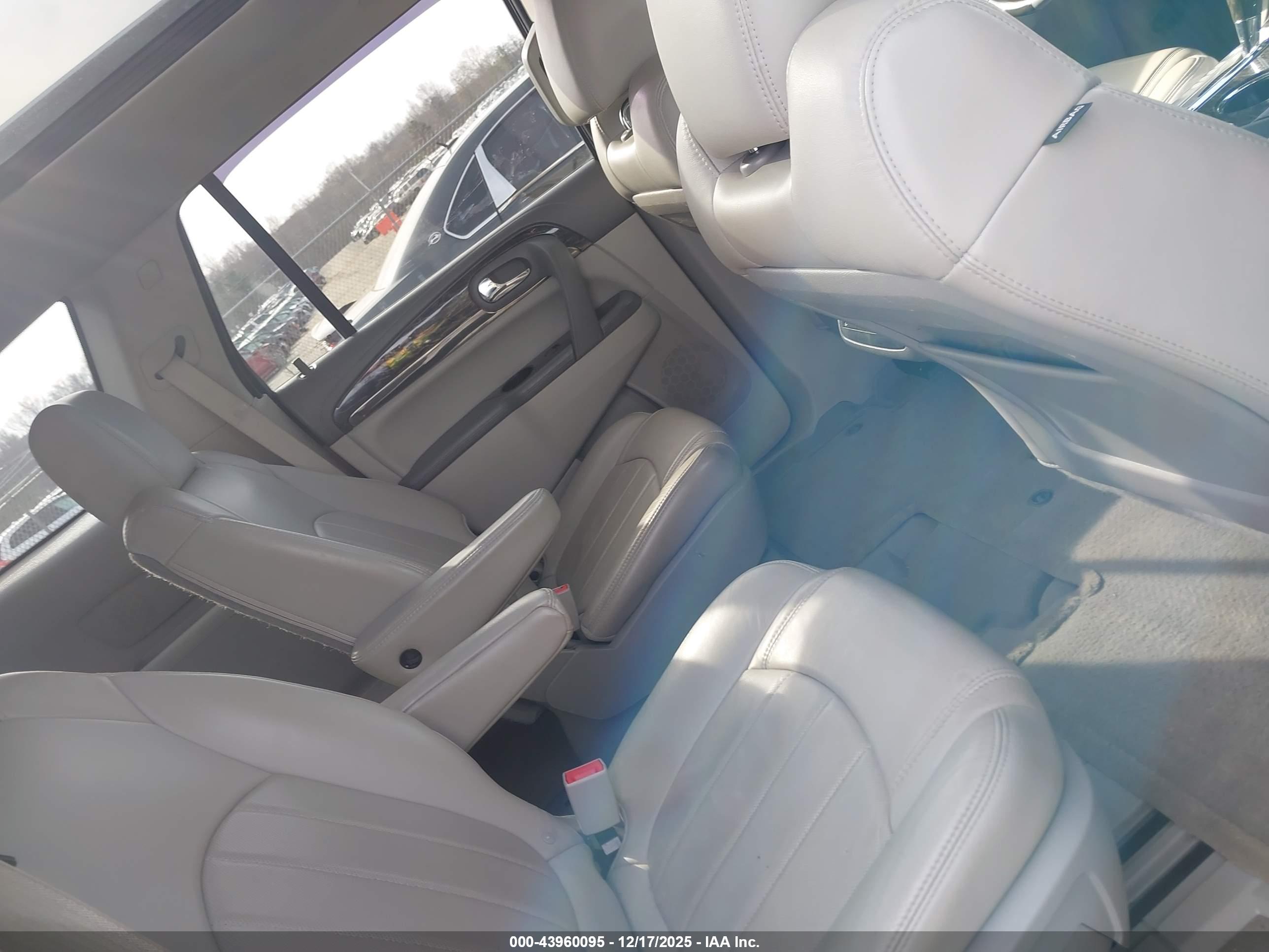 BUICK ENCLAVE image 8